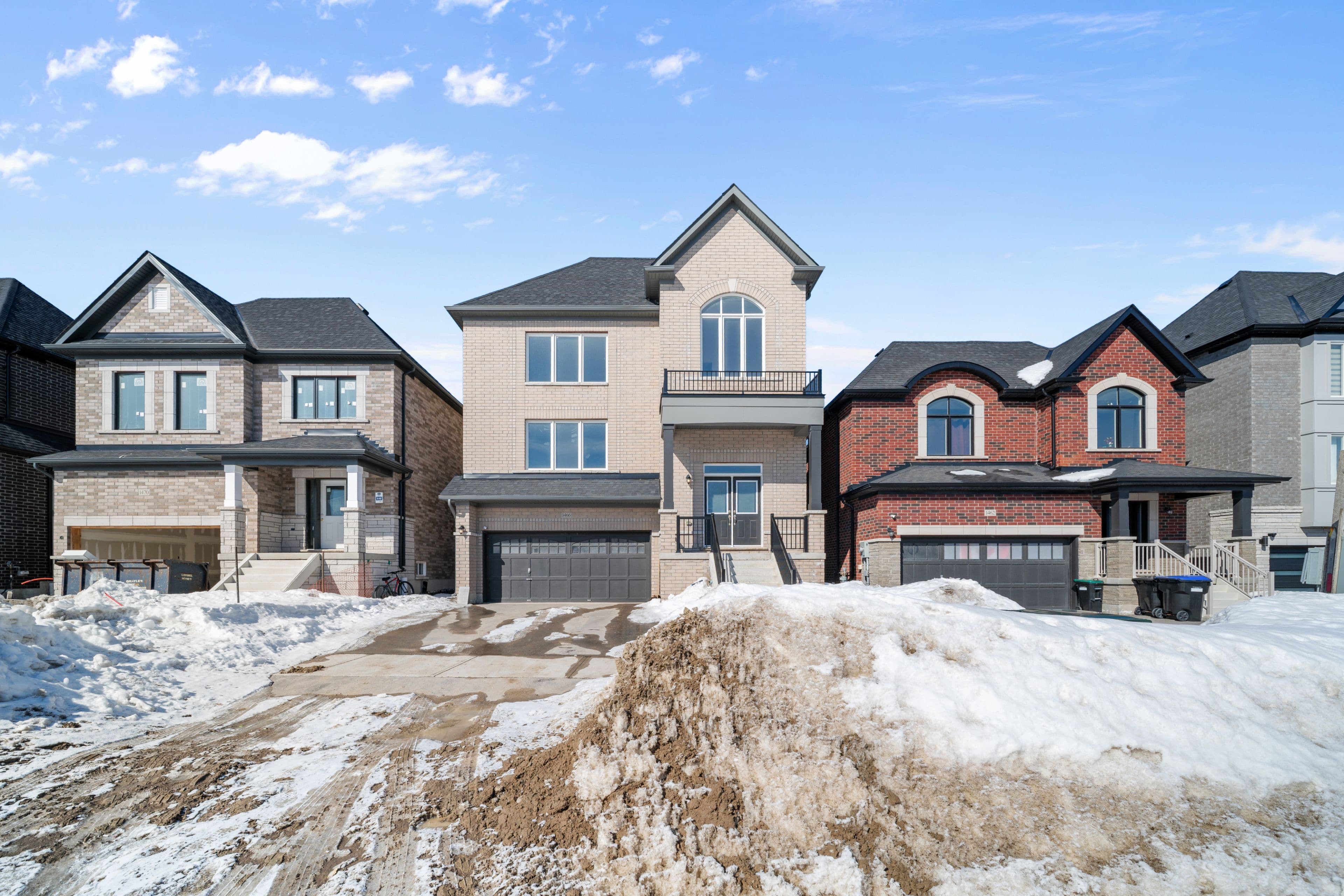1466 Stovell Crescent Main/Upper, Innisfil, ON L0L 1W0