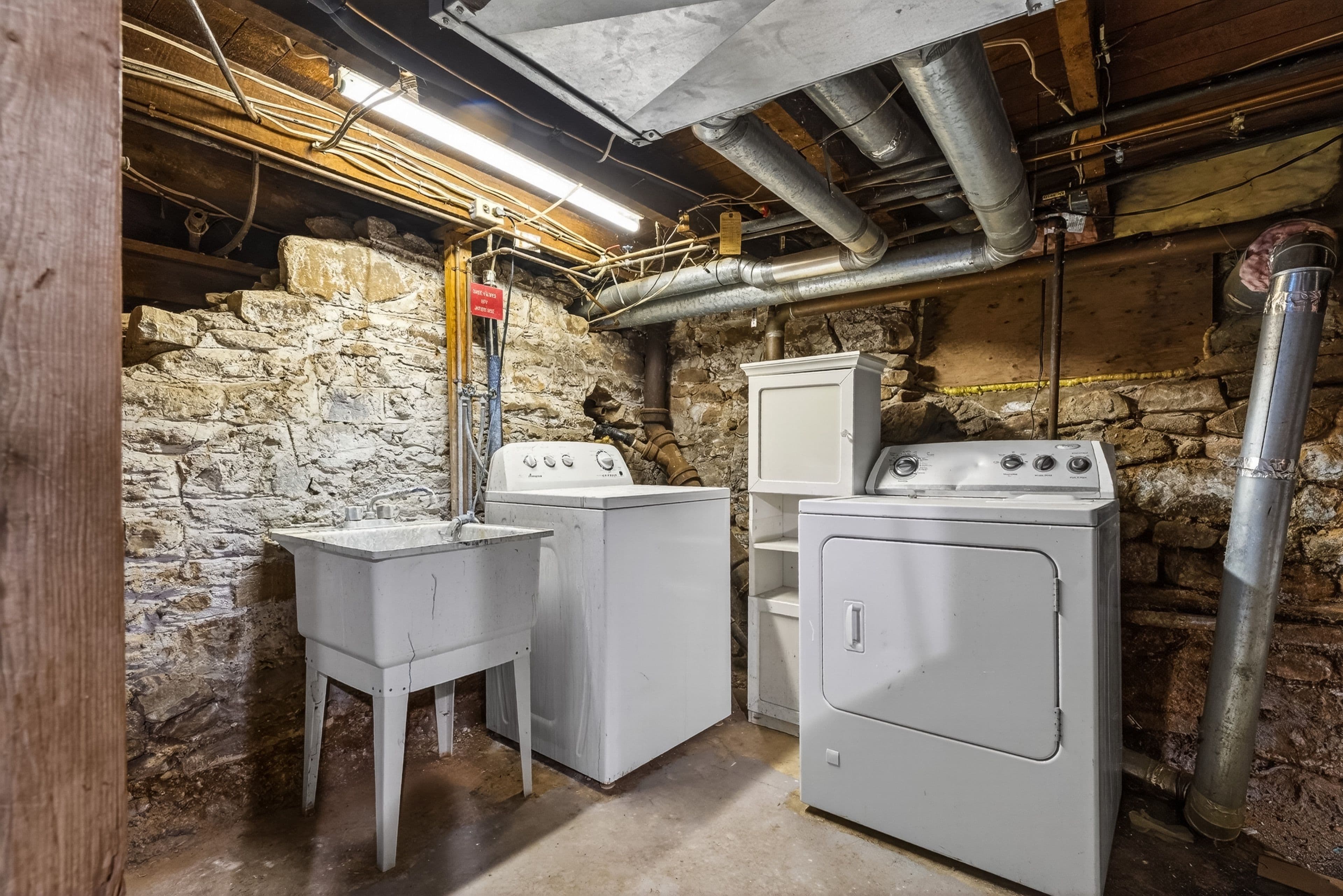 15 Adelaide Street, Grimsby, ON L3M 1X2