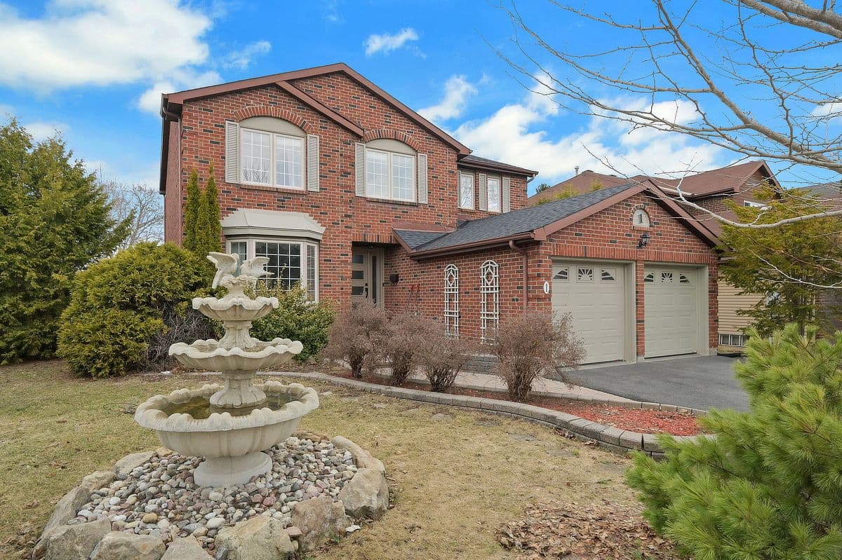 1 Acklam Terrace, Kanata, ON K2K 2H1