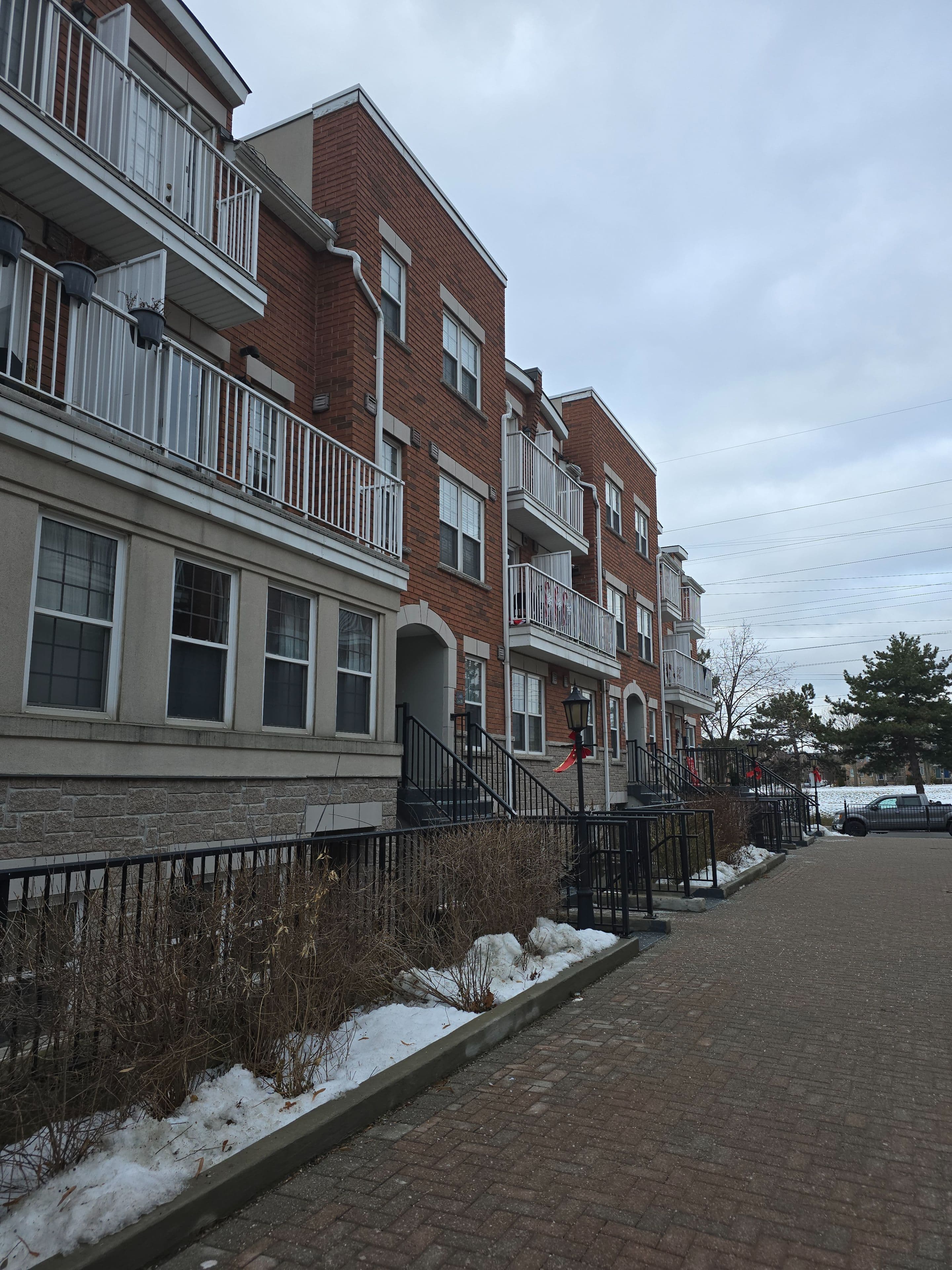 37 Four Winds Drive 22, Toronto W05, ON M3J 1K7