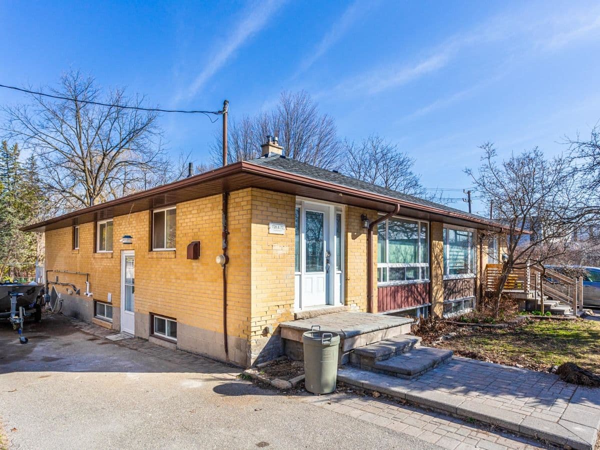 72B Dunning Avenue, Aurora, ON L4G 1A3
