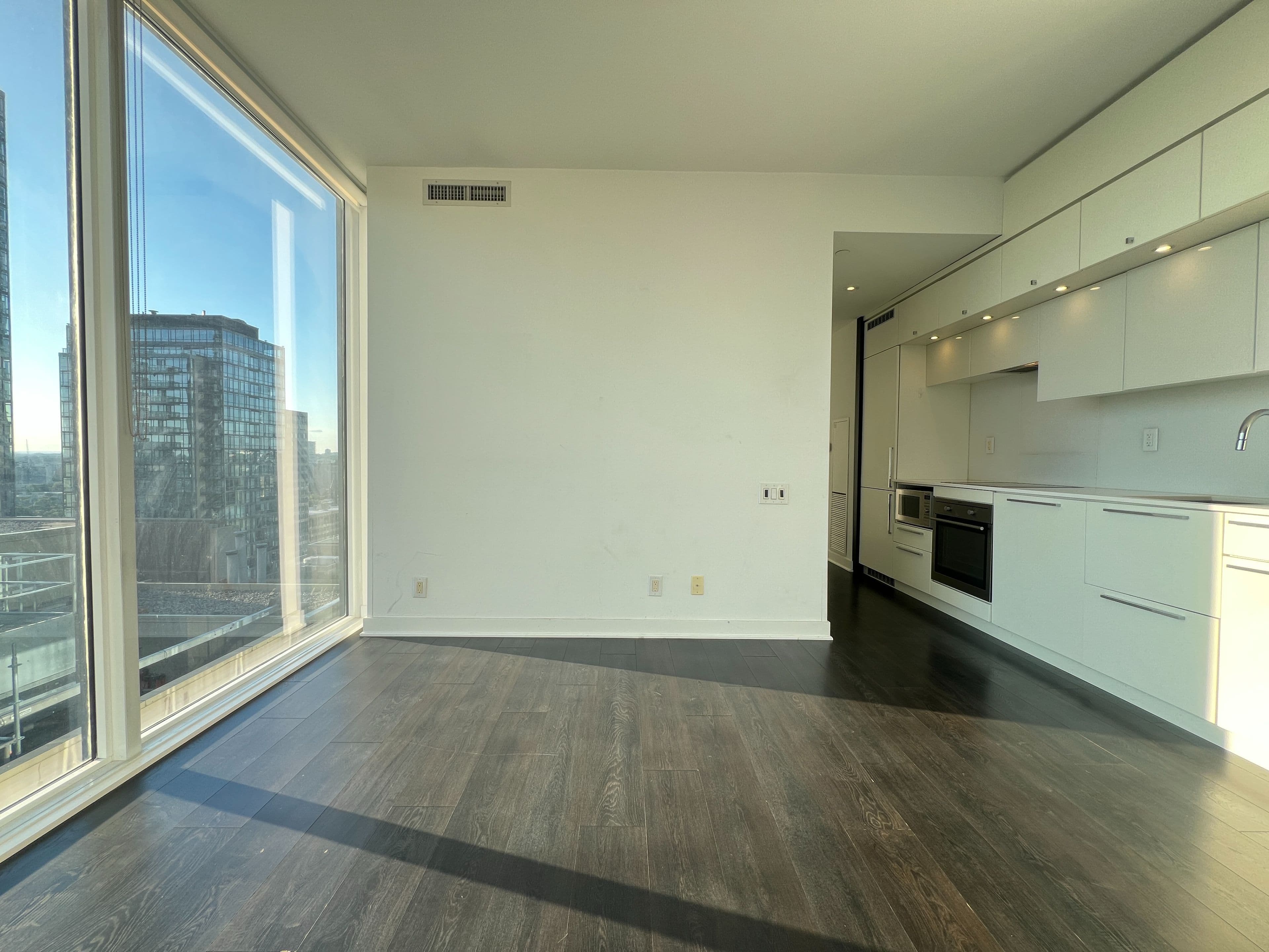 15 Grenville Street 2703, Toronto C01, ON M4Y 0B9