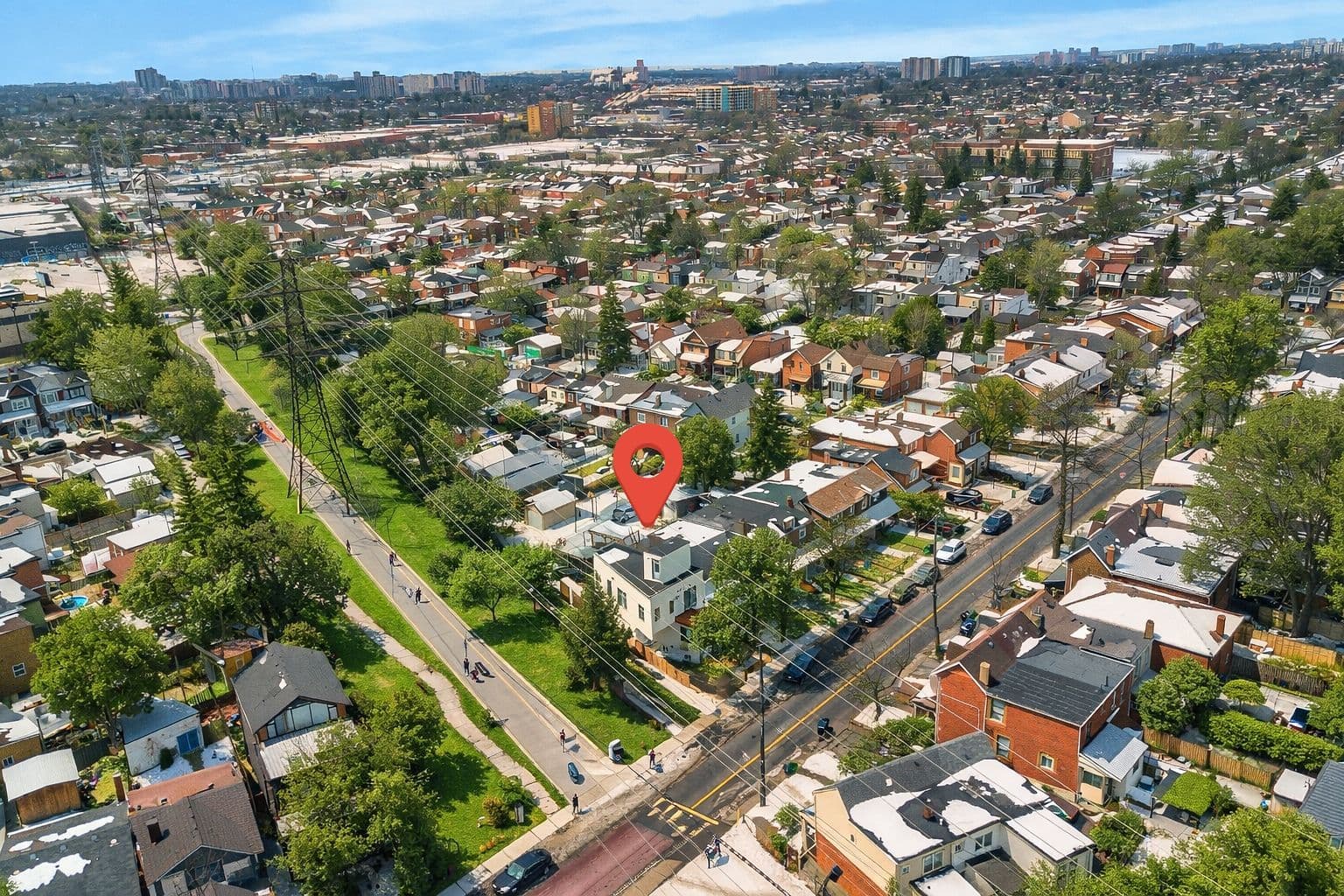 66 Silverthorn Avenue Upper, Toronto W03, ON M6N 3J8