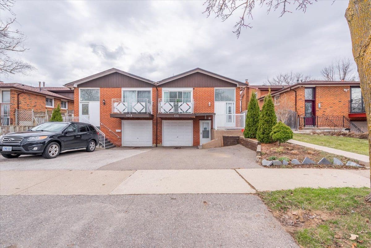 135 Mill Street N, Brampton, ON L6X 2P1