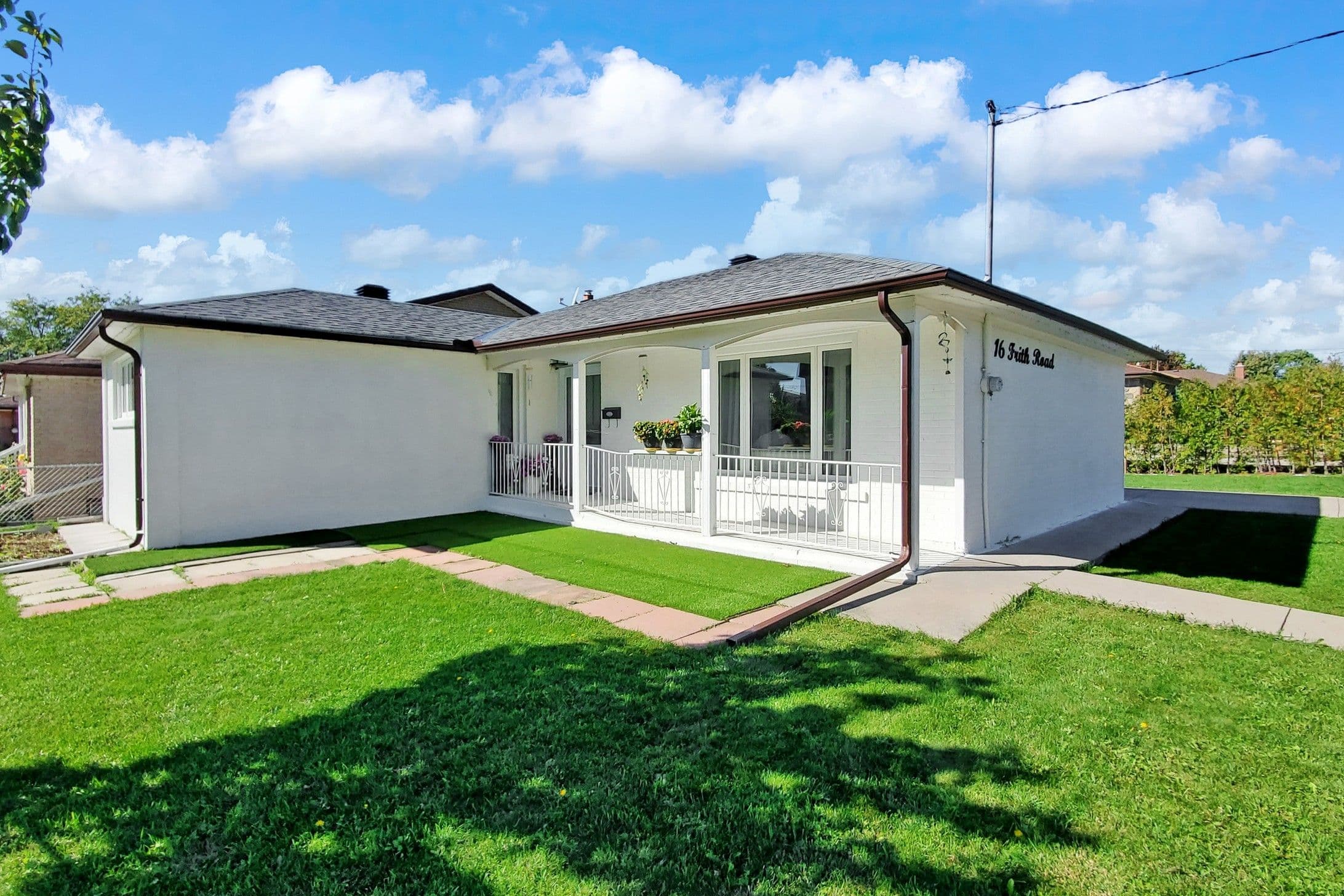 16 Frith Road, Toronto W05, ON M3N 1G1