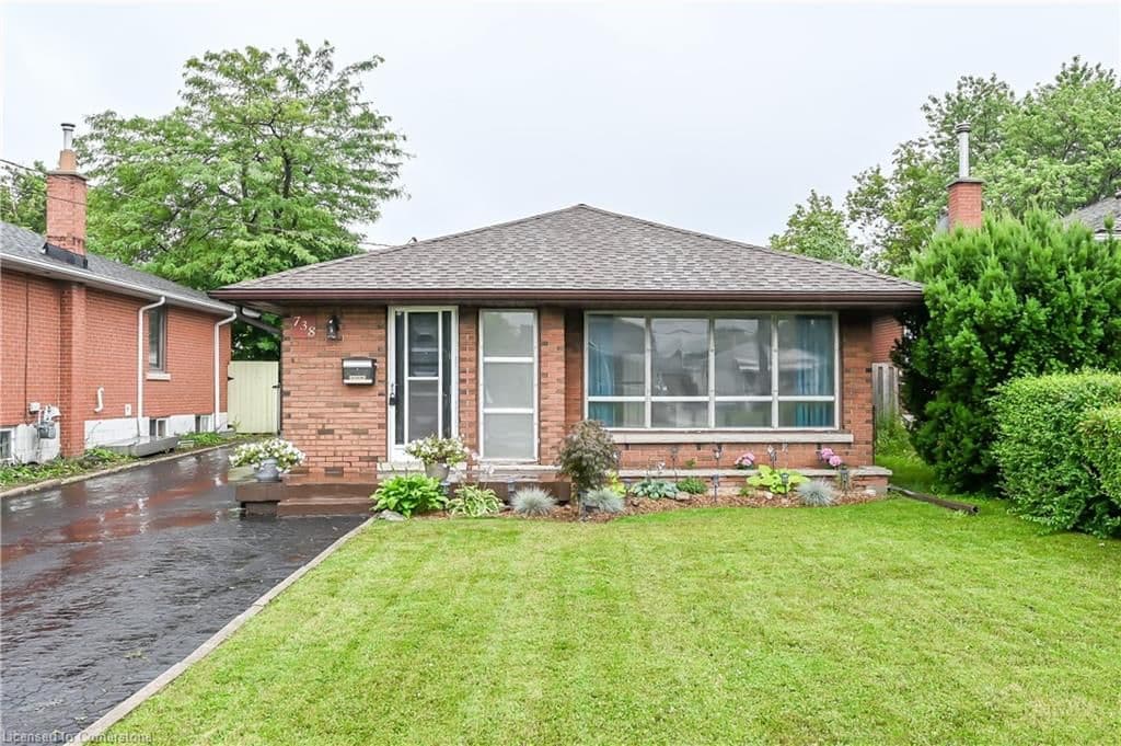 738 Mohawk Road E Upper, Hamilton, ON L8T 2R1