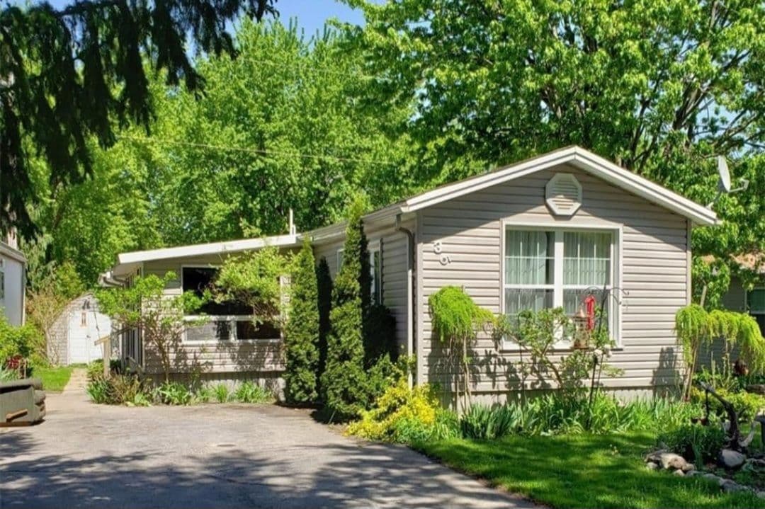 9839 Lakeshore Road 35, Lambton Shores, ON N0M 1T0