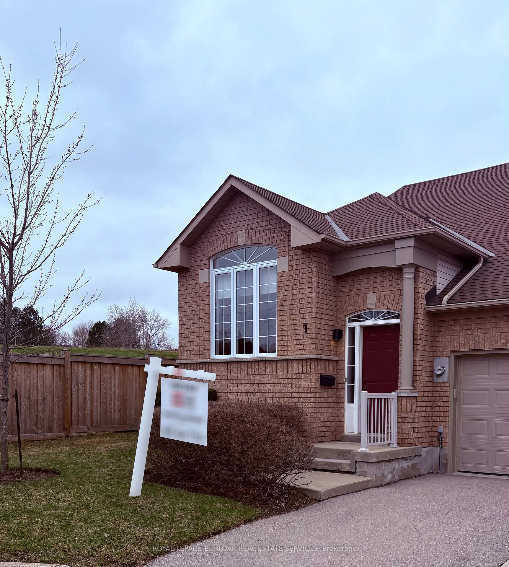 10 Davidson Boulevard 1, Hamilton, ON L9H 7N9