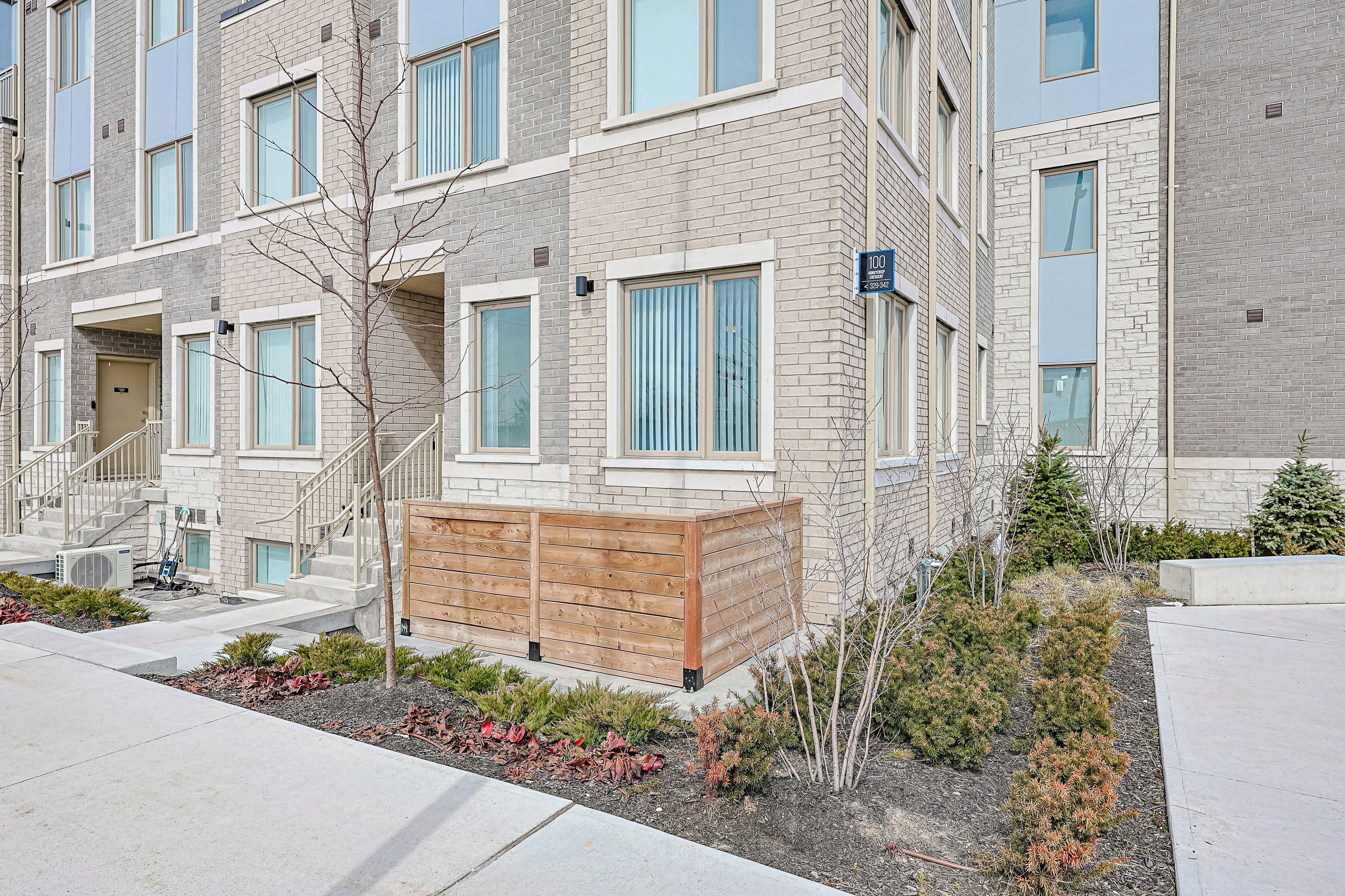 100 Honeycrisp Crescent 342, Vaughan, ON L4K 0N7