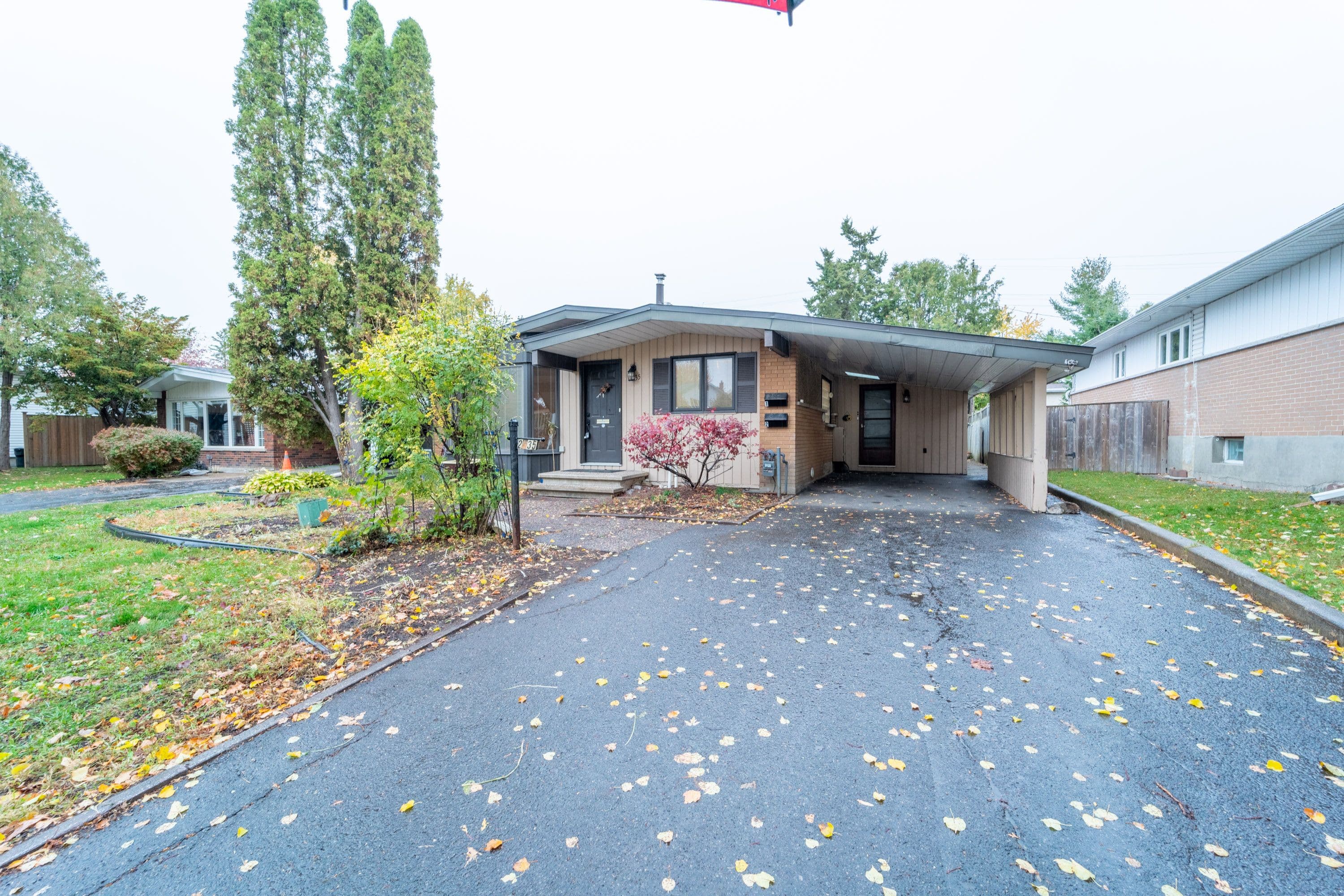 2335 Harding Road, Elmvale Acres and Area, ON K1G 3B7