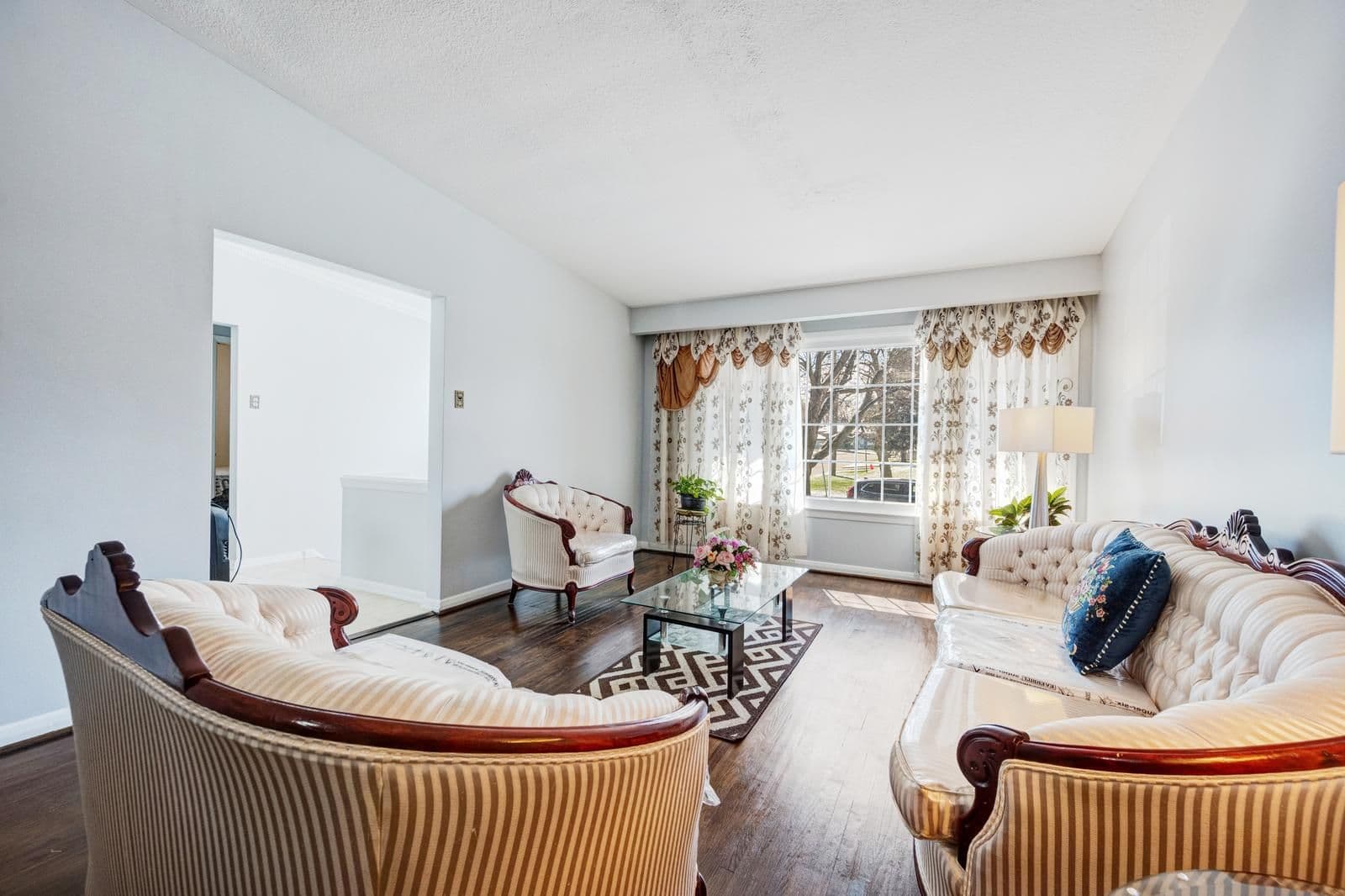 8 Caulfield Road, Toronto W10, ON M9W 1W8