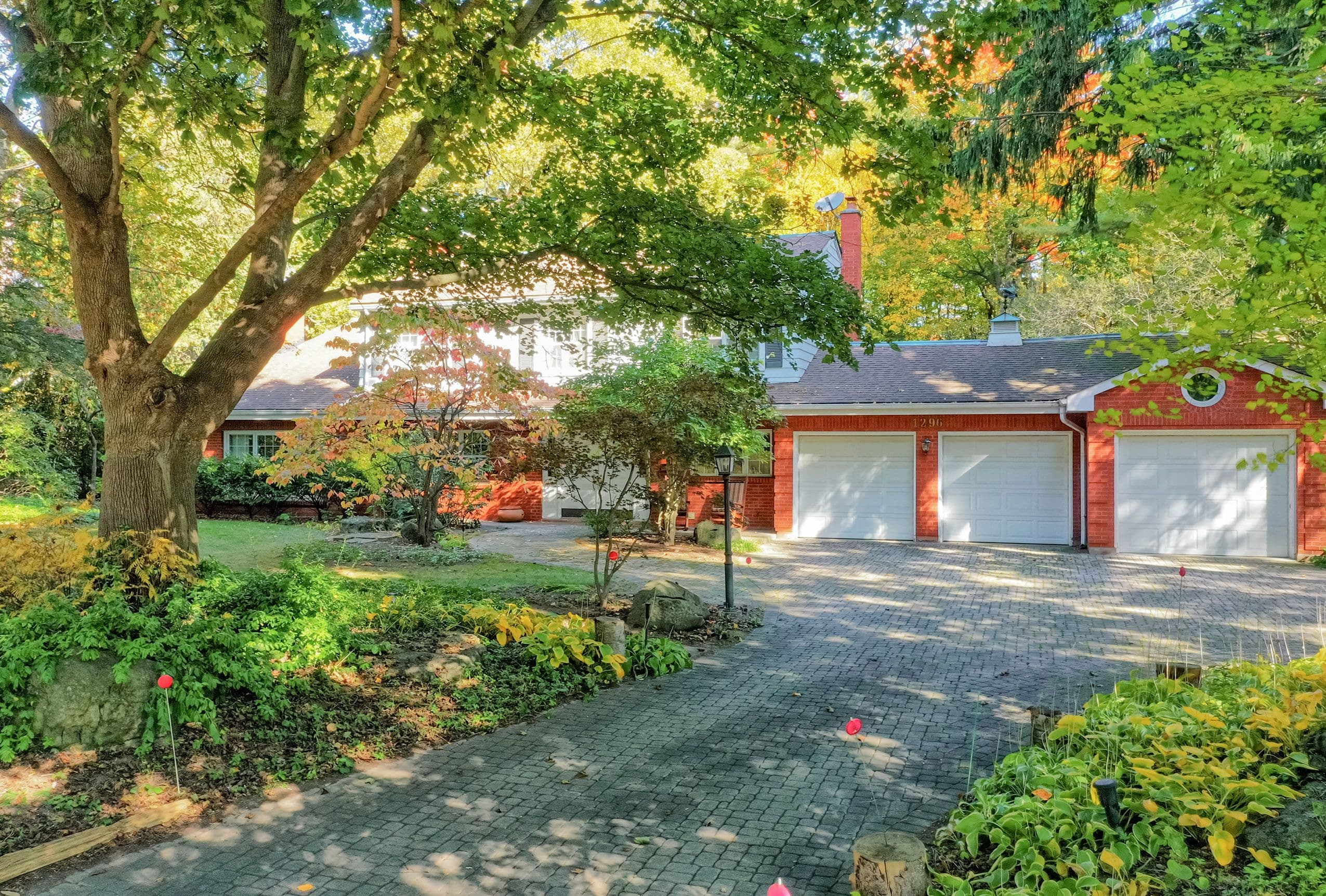 1296 Cumnock Crescent, Oakville, ON L6J 2N7