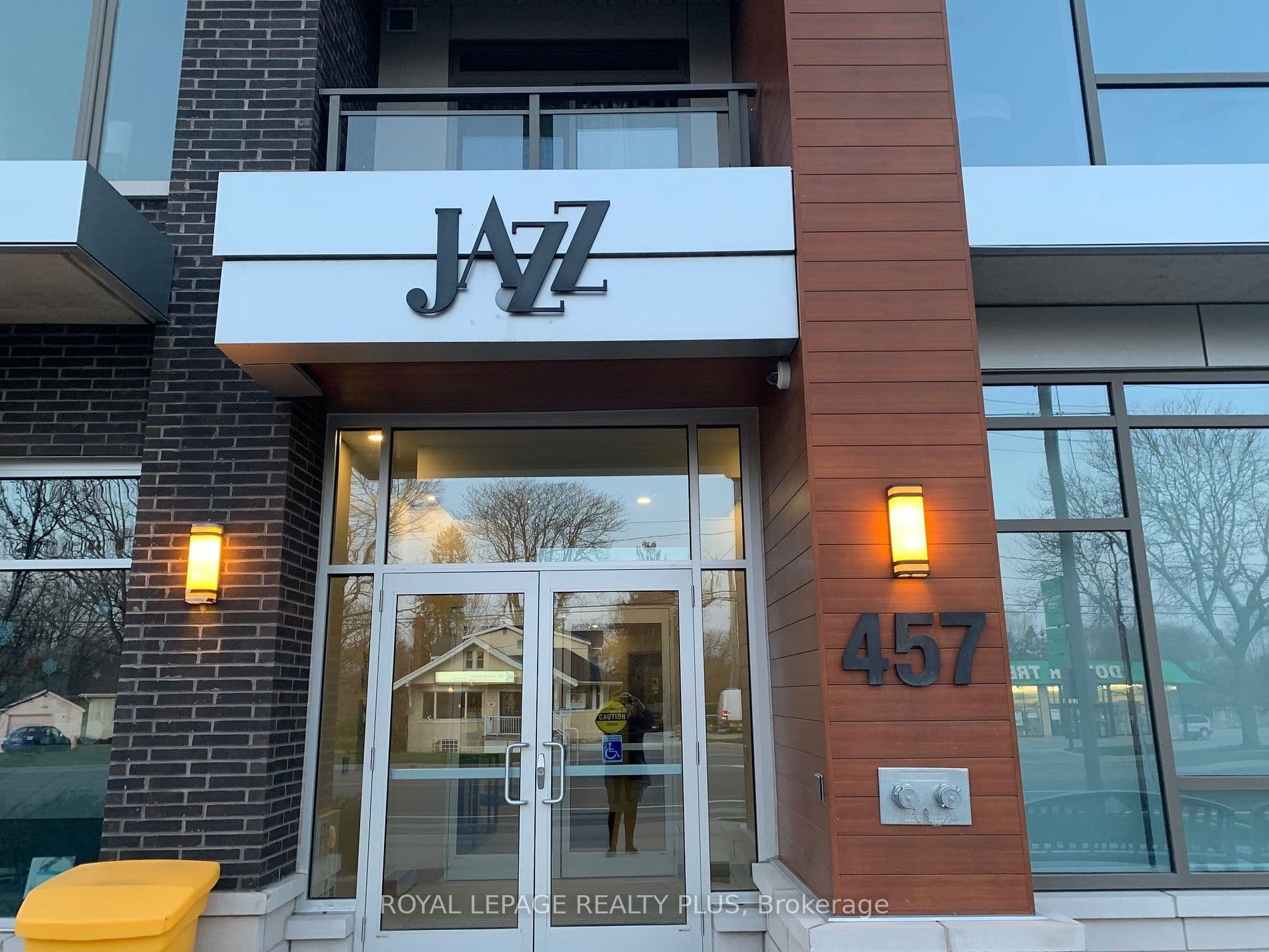 457 Plains Road 403, Burlington, ON L7T 0B8