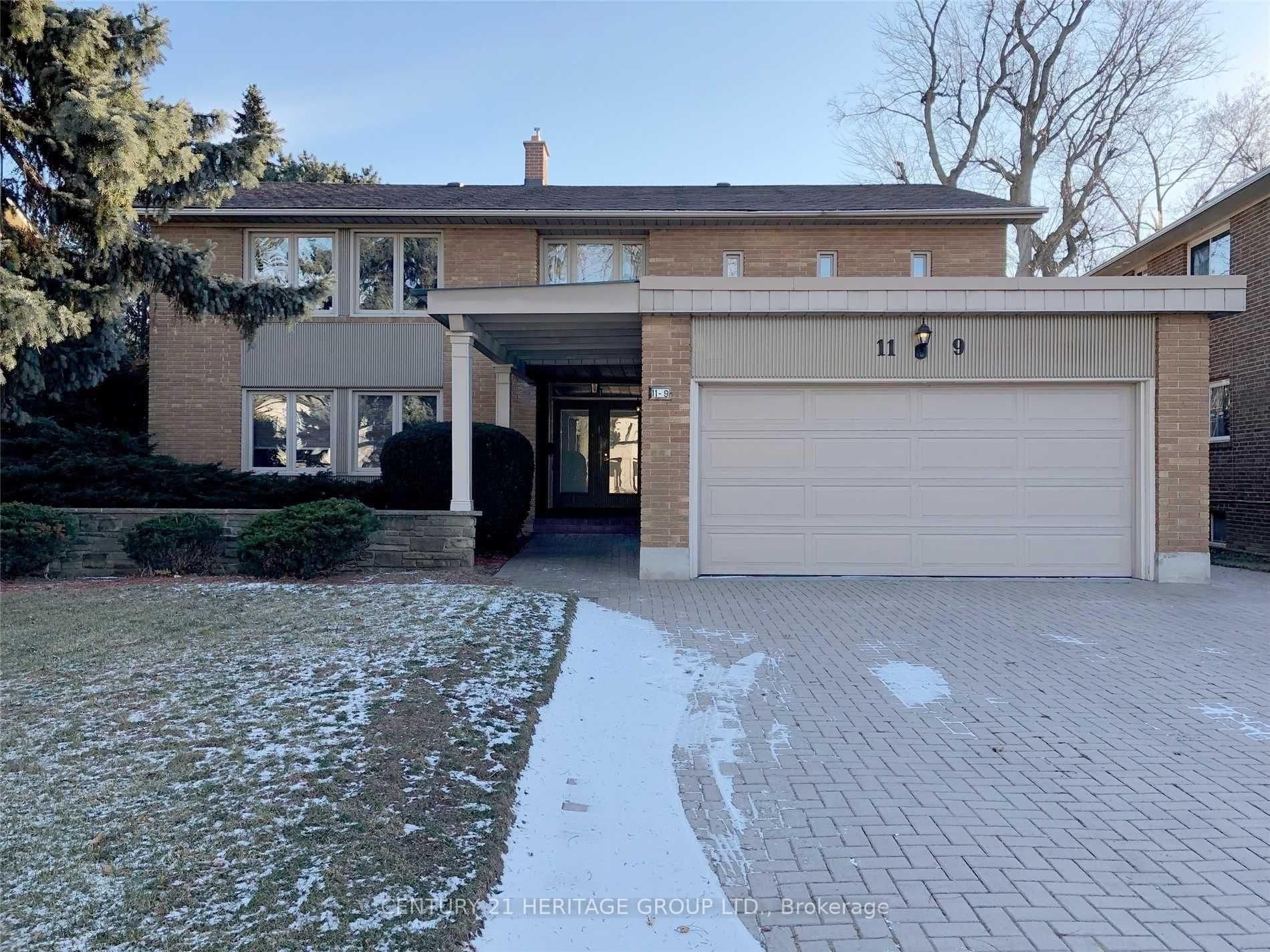 11 Tournament Drive Main, Toronto C12, ON M2P 1K1