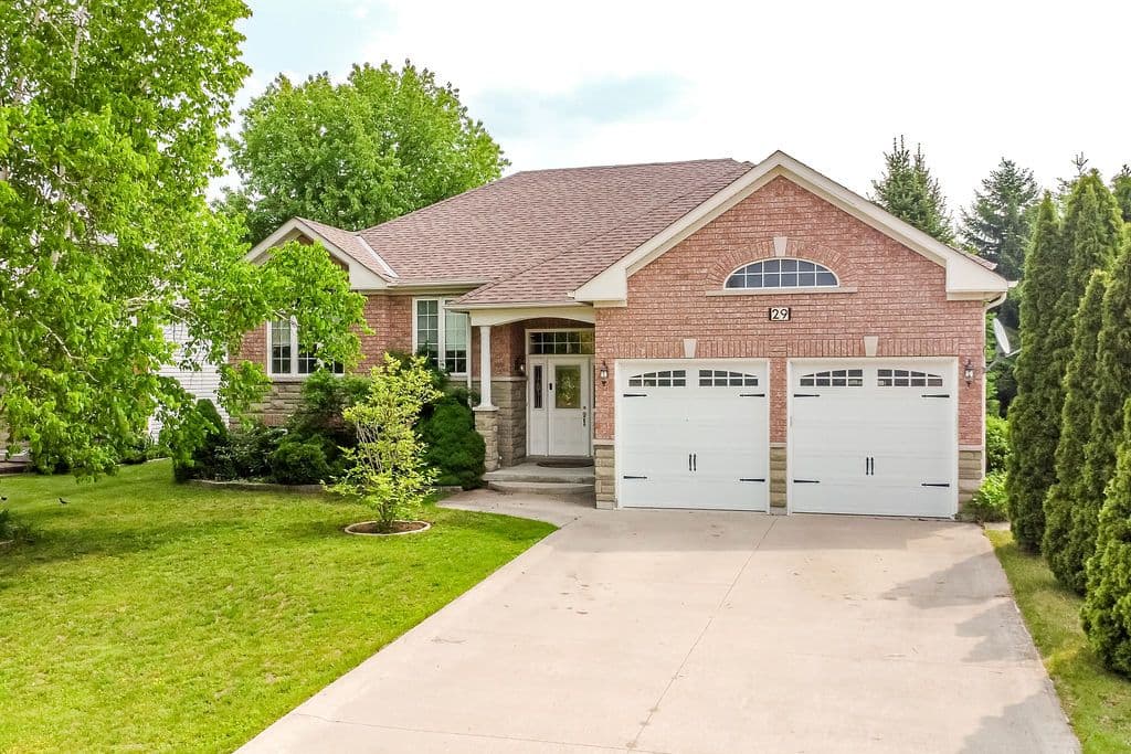 29 Old Hickory Lane, Wasaga Beach, ON L9Z 3B1