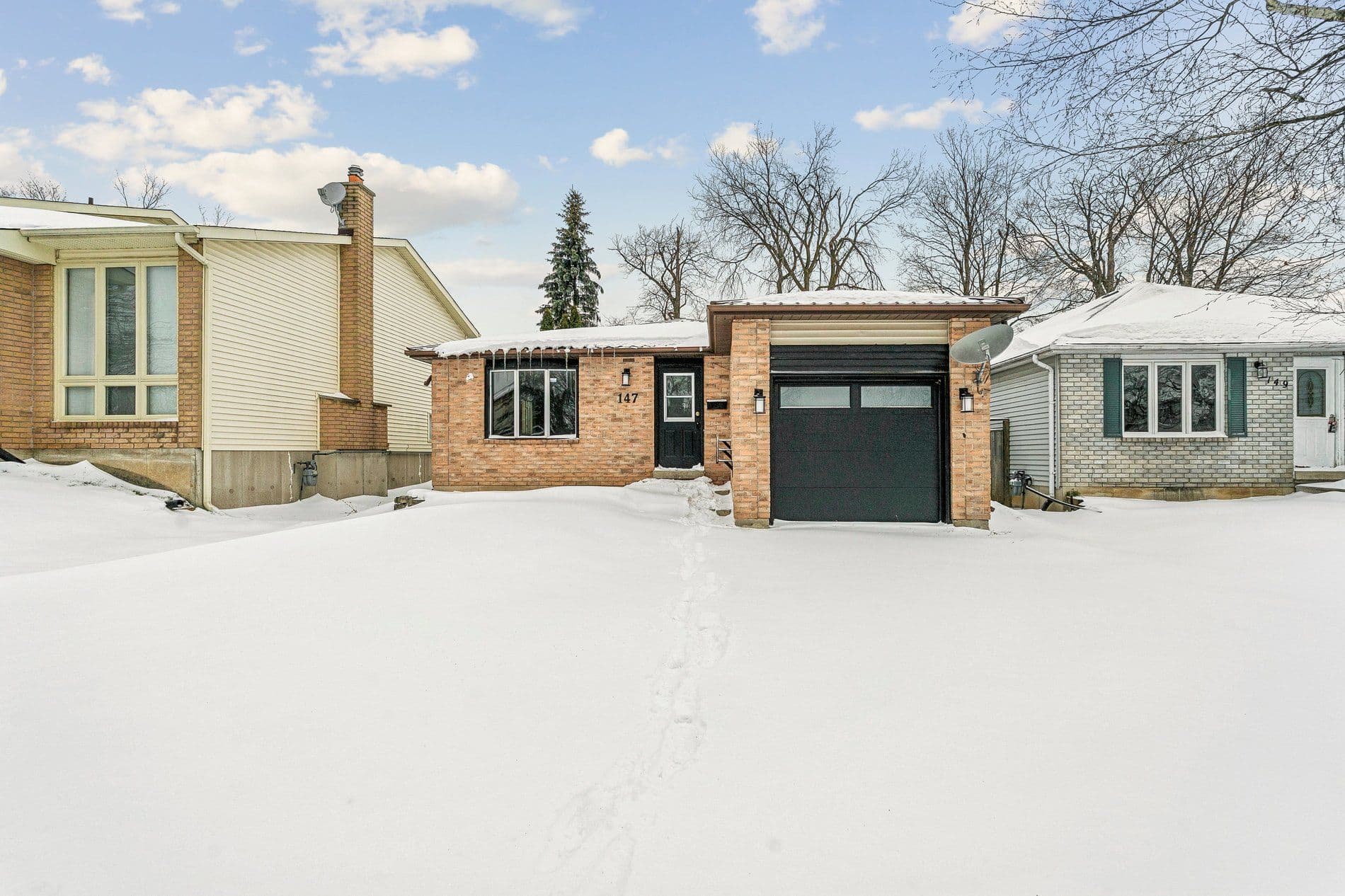 147 Hickling Trail, Barrie, ON L4M 5T7