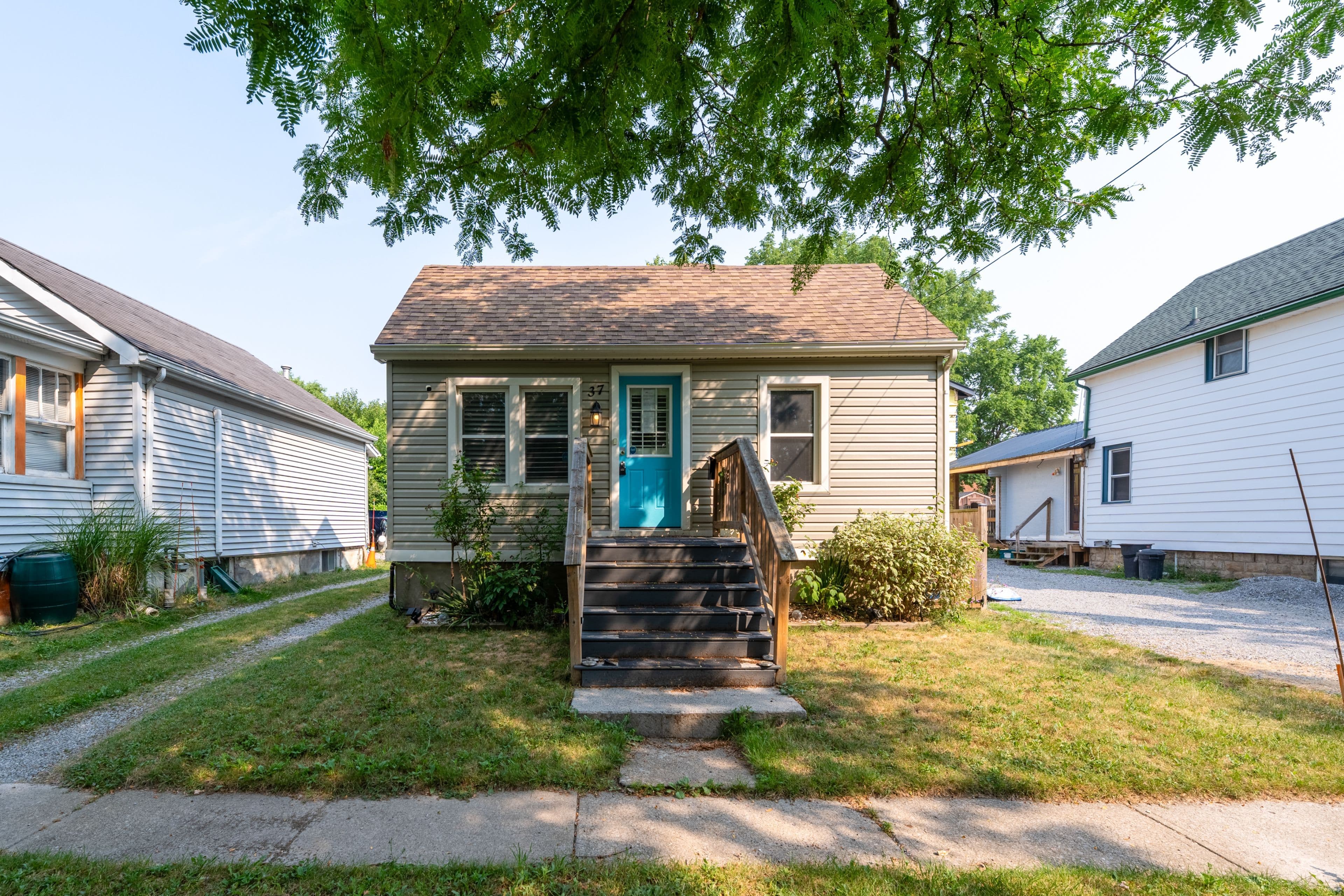 37 Maplecrest Avenue, St. Catharines, ON L2T 1A7