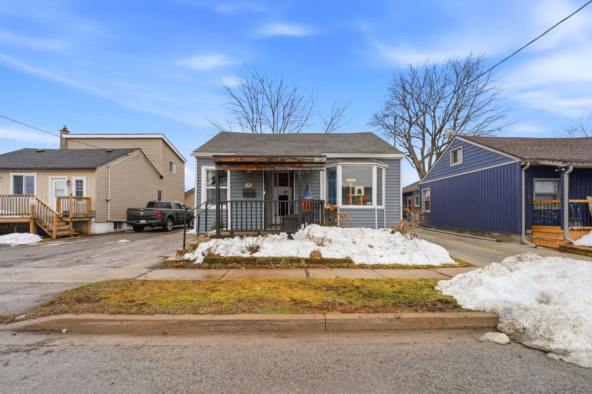 5 Cardiff Street, St. Catharines, ON L2R 2X4