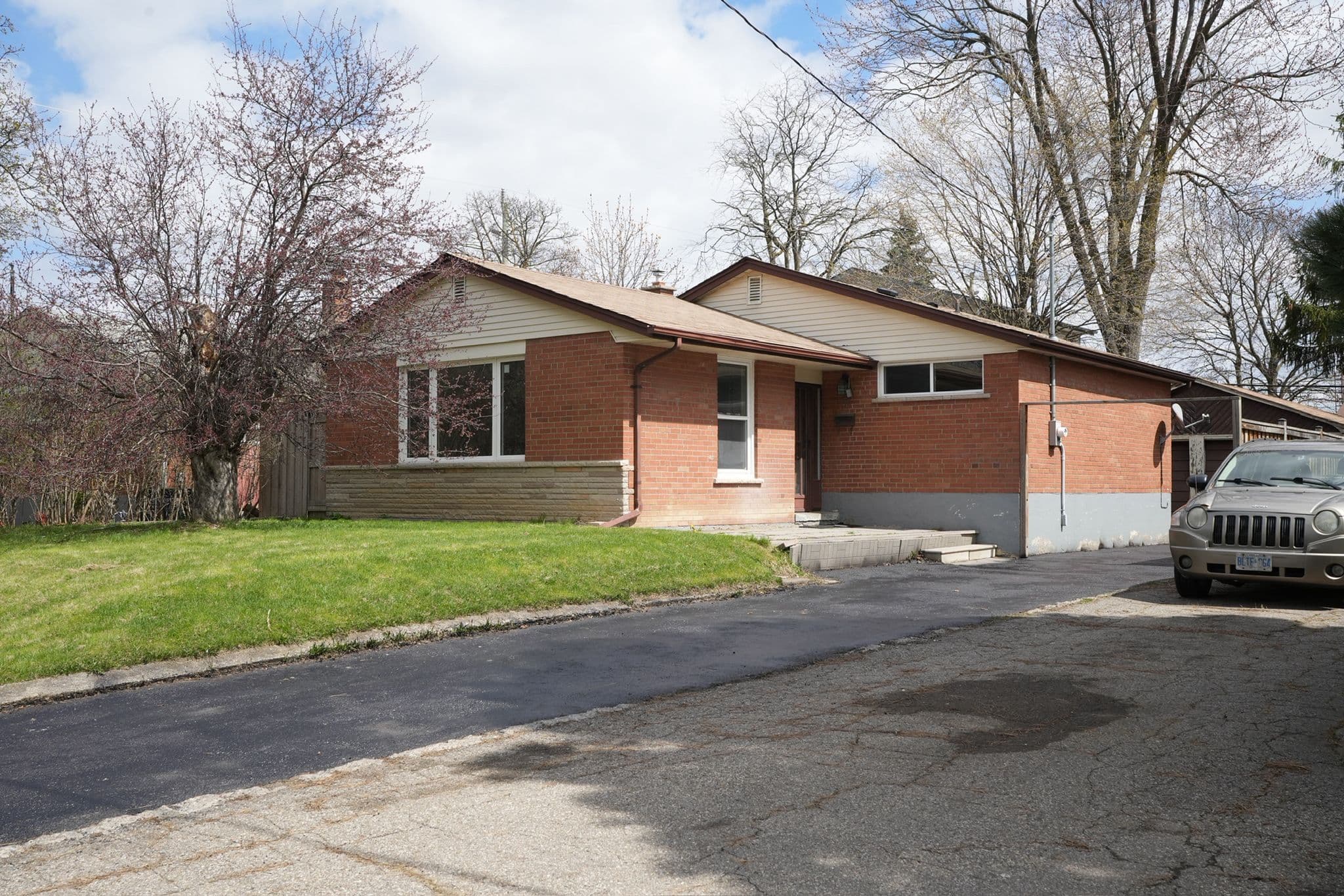 5 Hadrina Street, Brampton, ON L6X 2J5