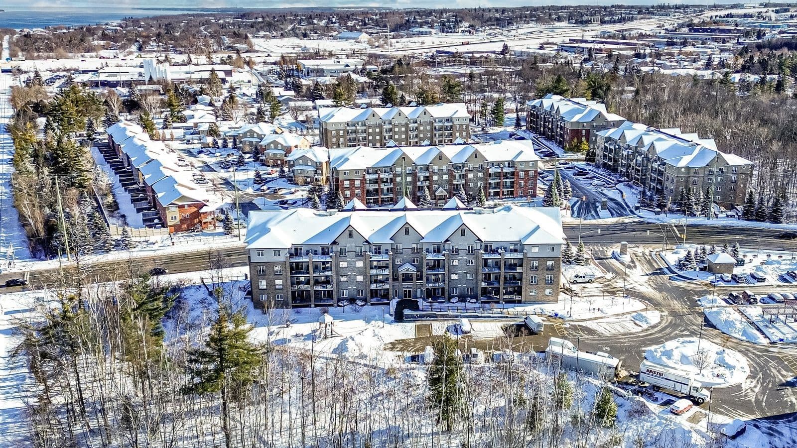 40 Ferndale Drive S 402, Barrie, ON L4N 2L3