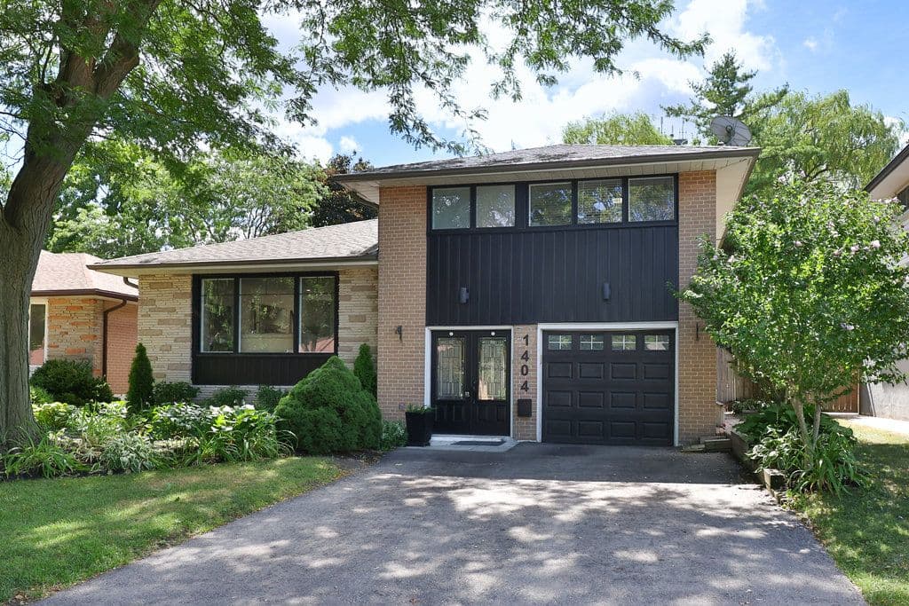 1404 Lewisham Drive, Mississauga, ON L5J 3R3