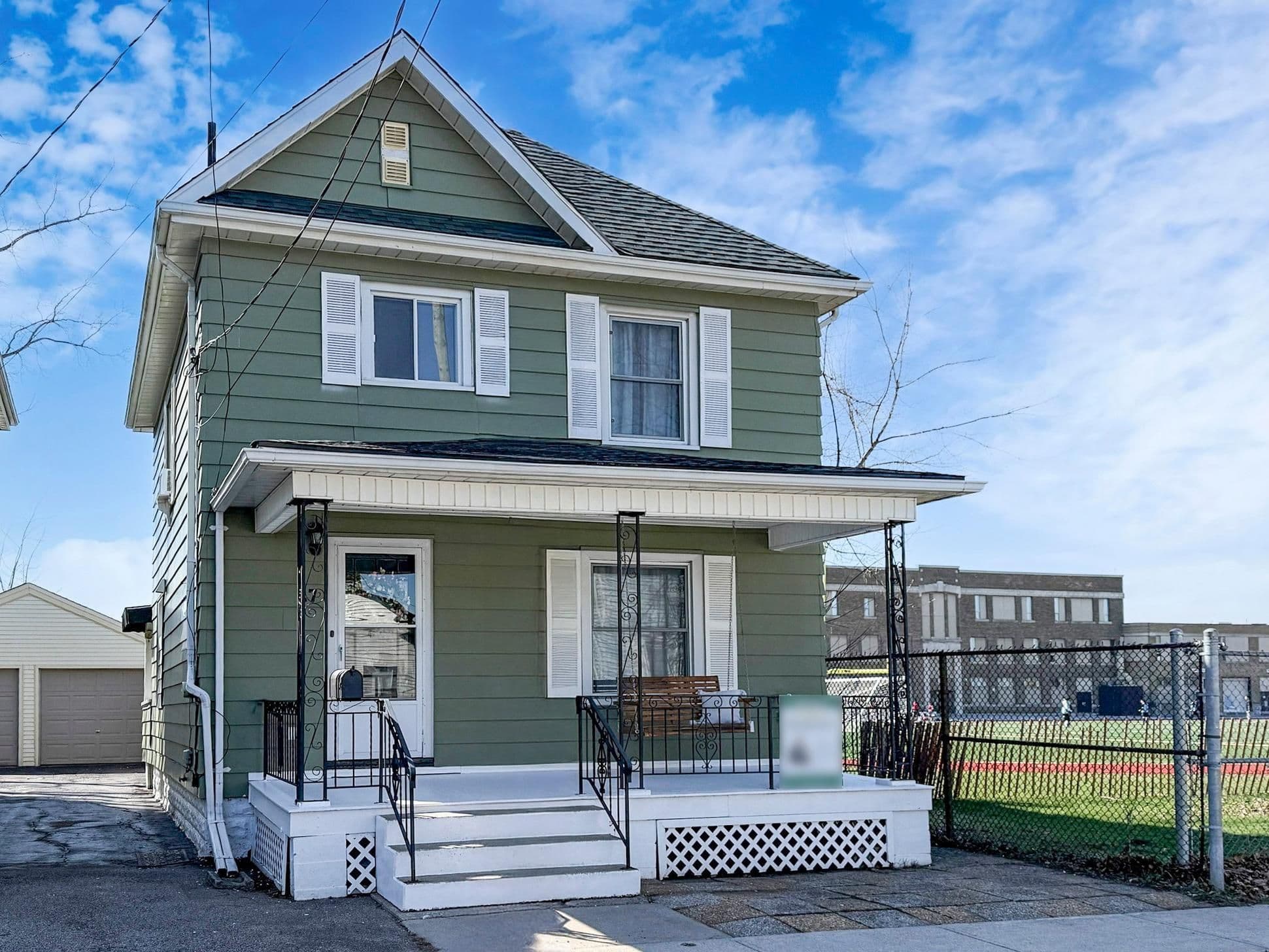 27 Woodland Avenue, St. Catharines, ON L2R 5A1