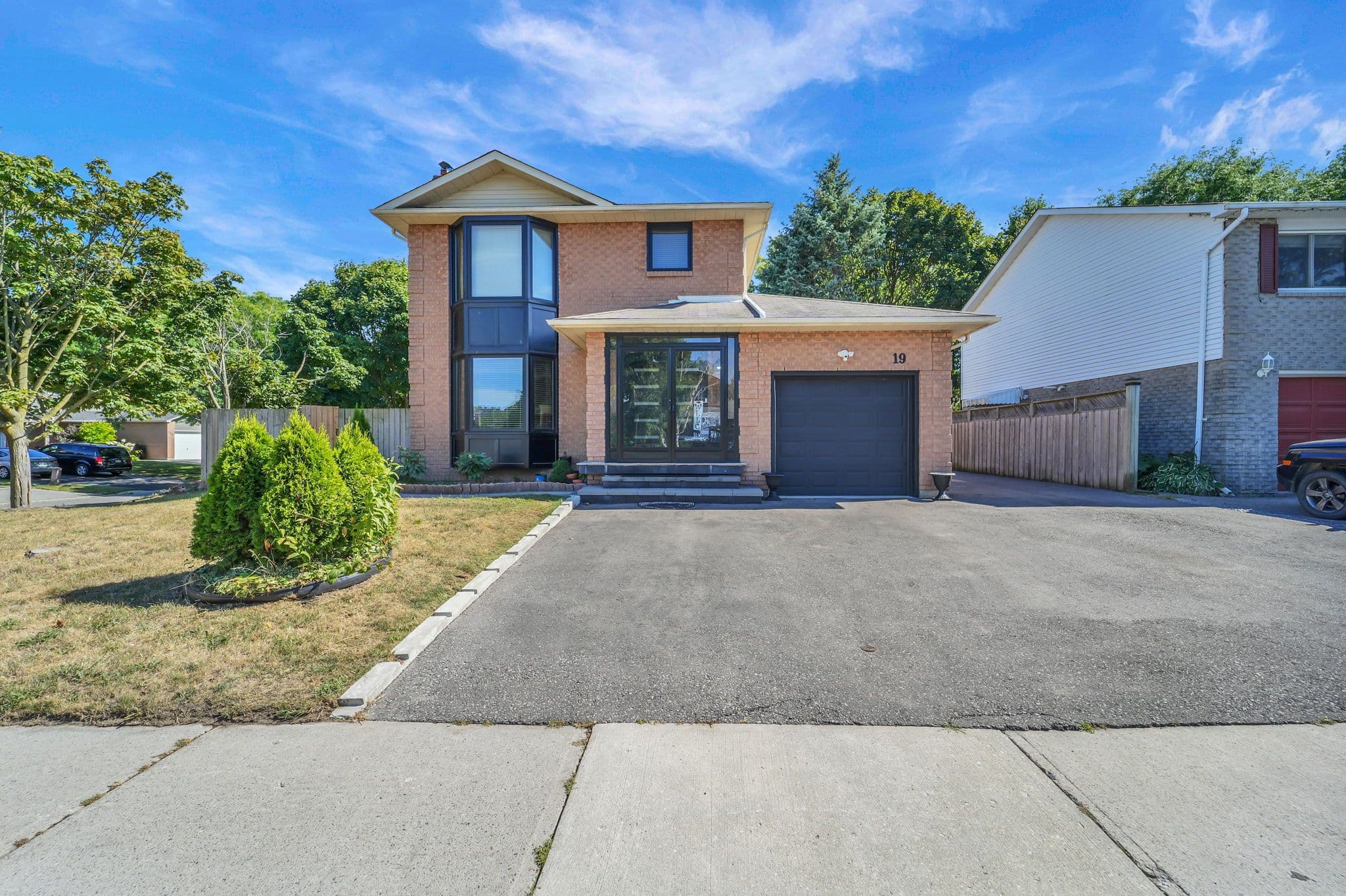 19 Glenabbey Drive, Clarington, ON L1E 1C1