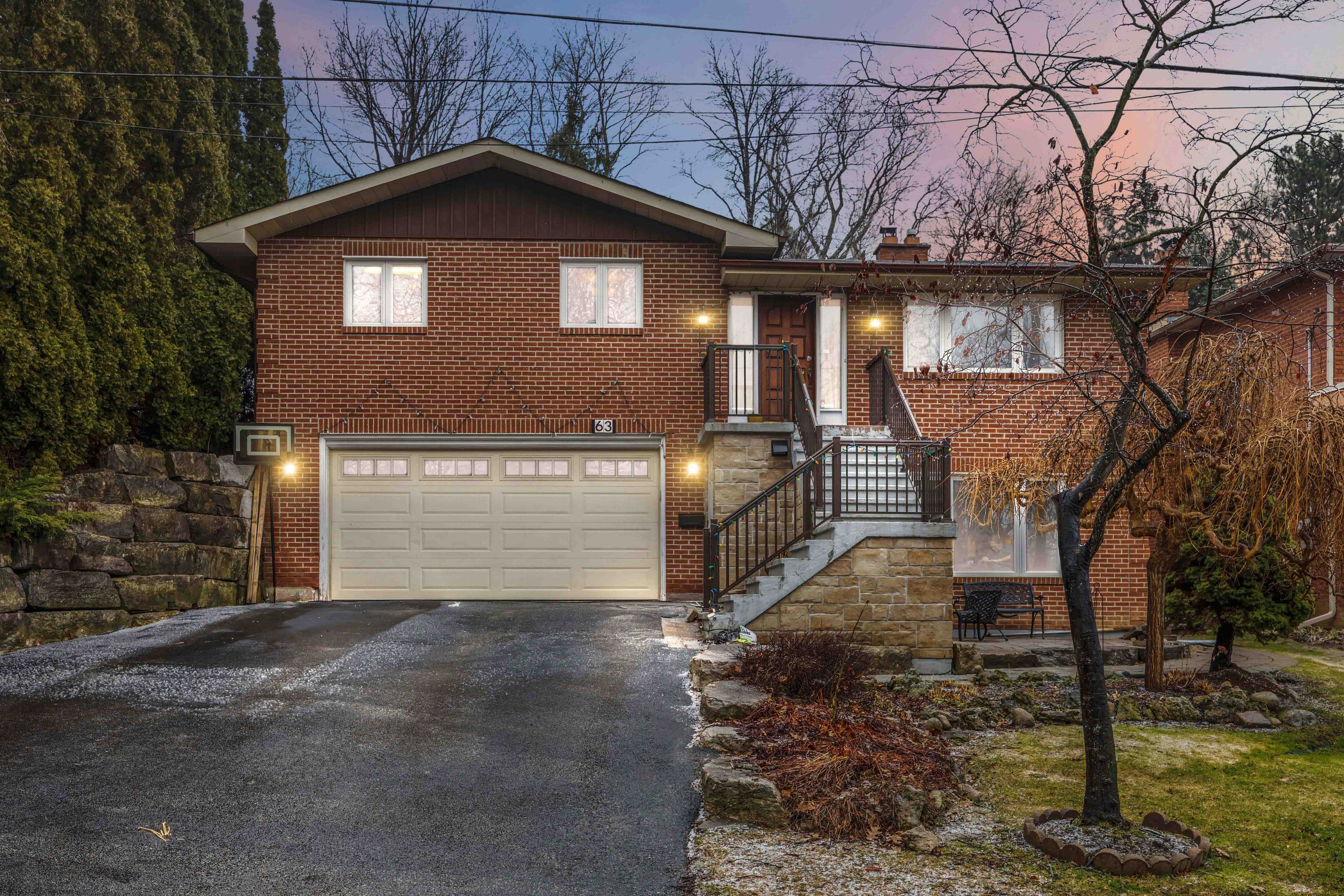 63 Riverside Drive, Toronto W05, ON M9L 1J2