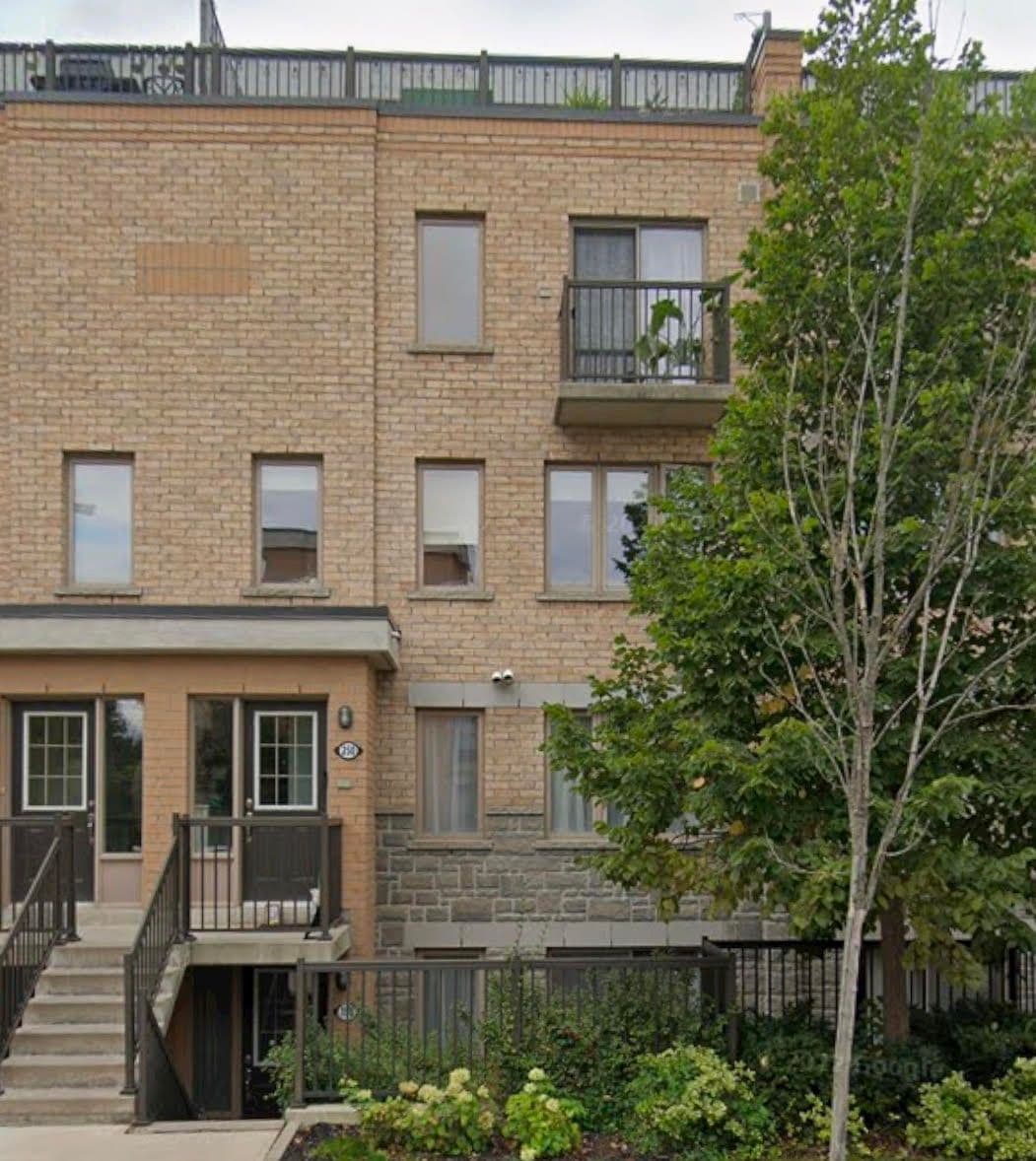 12 Foundry Avenue 244, Toronto W02, ON M6H 0A7