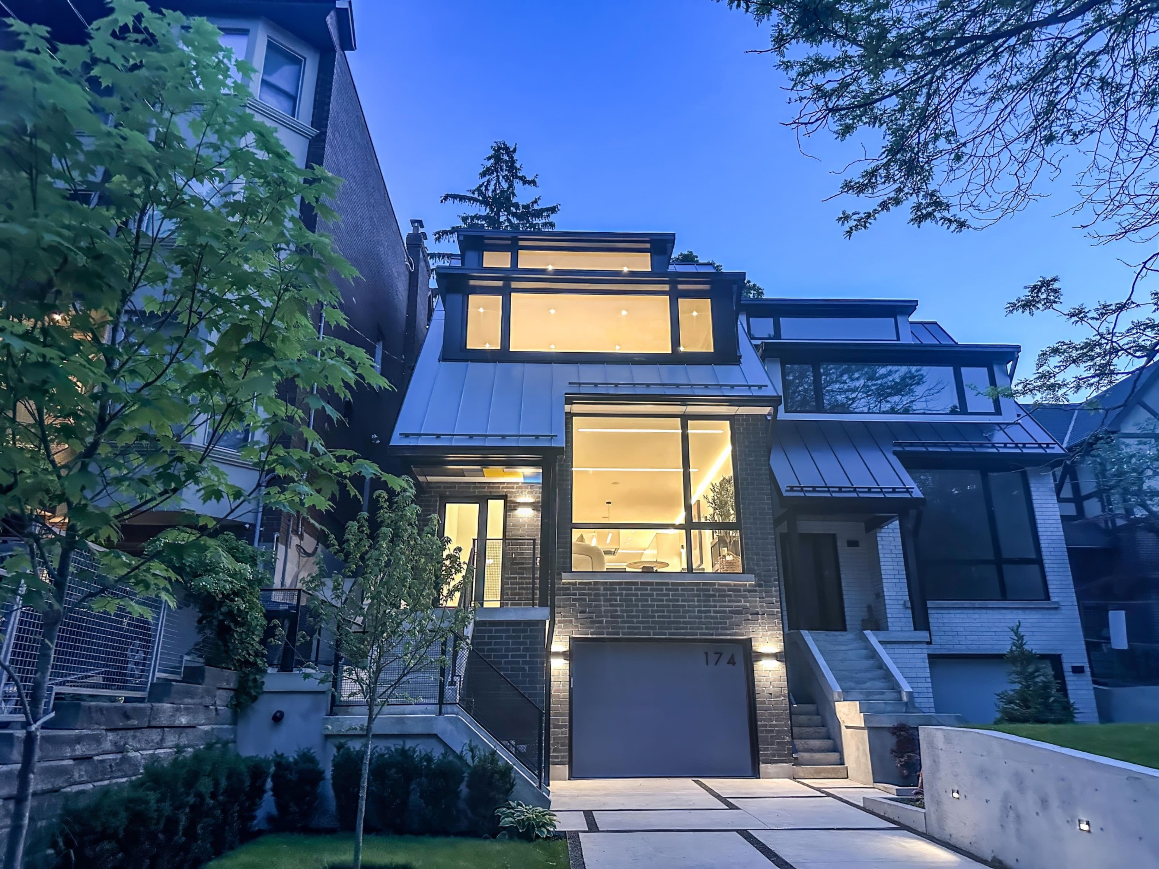 174 Kenilworth Avenue, Toronto E02, ON M4L 3S6