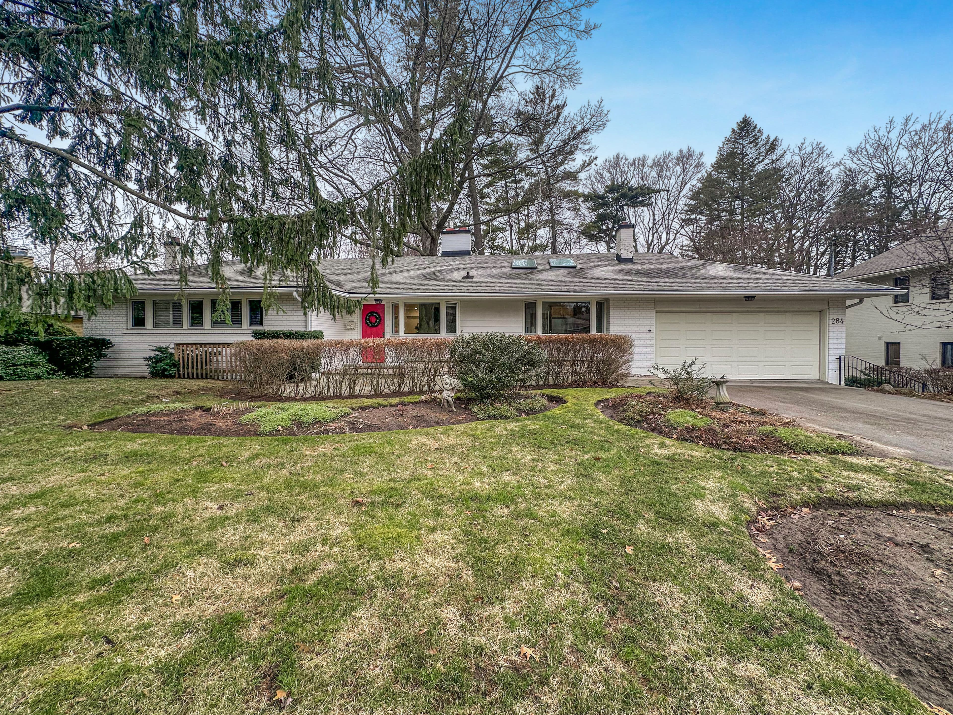 284 Woodland Drive, Oakville, ON L6J 4W5