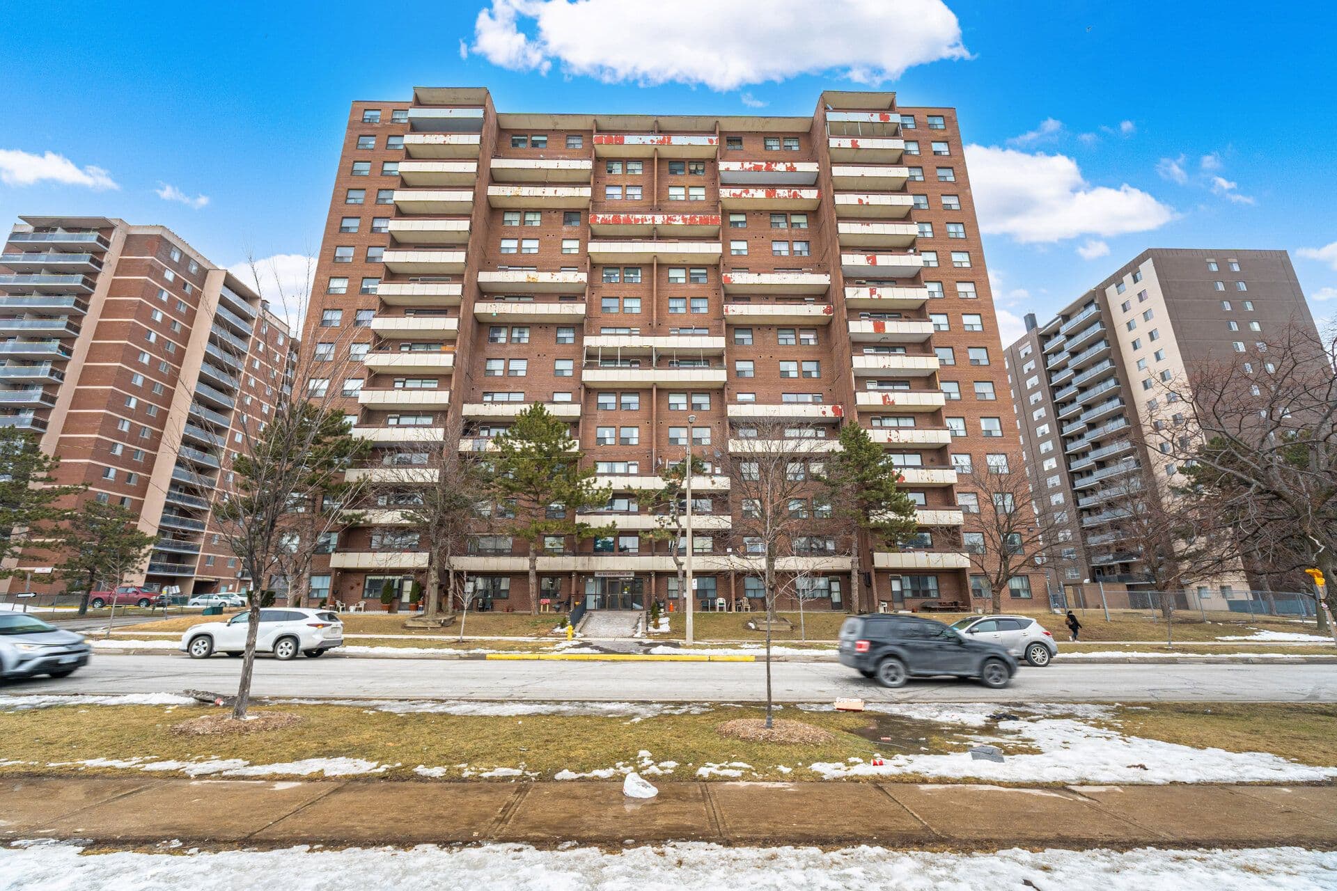 45 Silverstone Drive 203, Toronto W10, ON M9V 4B1