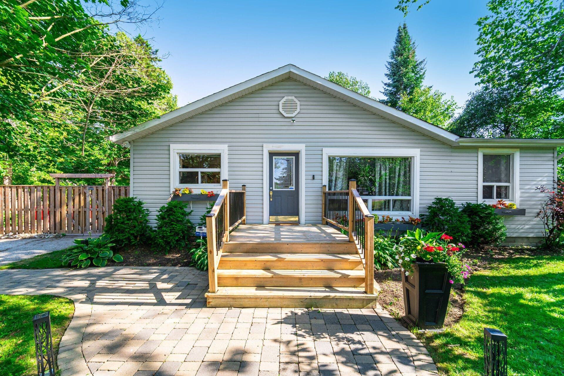 749 Happyvale Drive, Innisfil, ON L9S 2E6