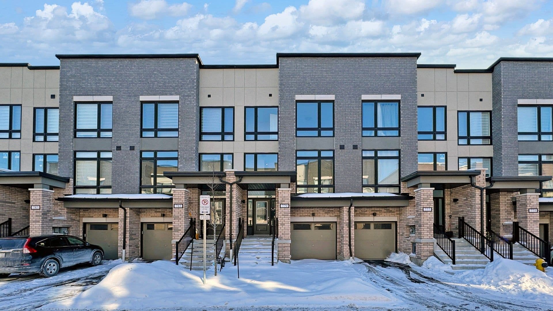 779 Heathrow Path, Oshawa, ON L1K 3G4