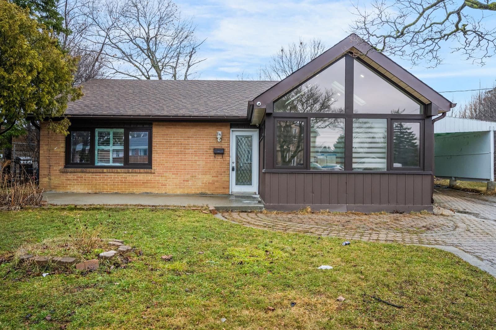 30 Lawrence Crescent, Brampton, ON L6W 2P3