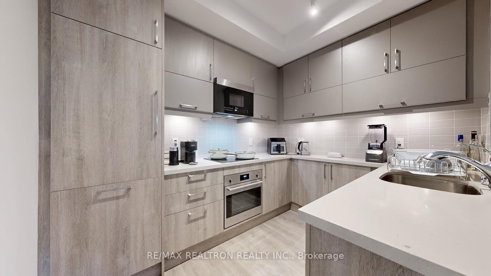 38 Simcoe Promenade Circle 319C, Markham, ON L6G 0H7