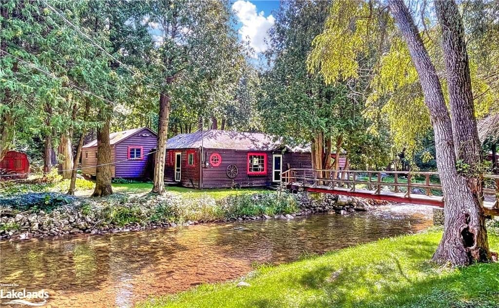 8819 9 COUNTY Road, Clearview, ON L0M 1G0