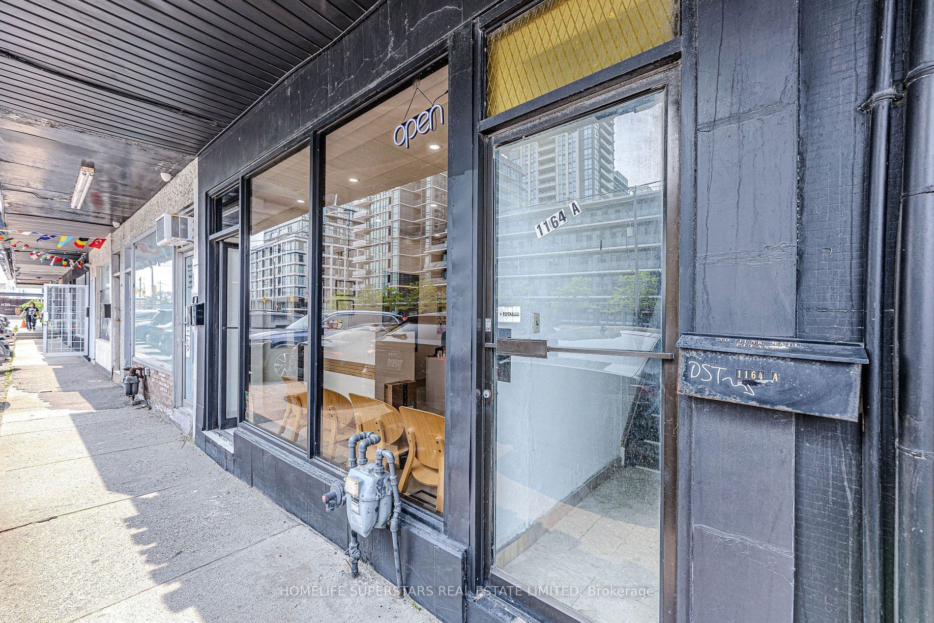 1164 N The Queensway N/A A, Toronto W08, ON M8Z 1R5