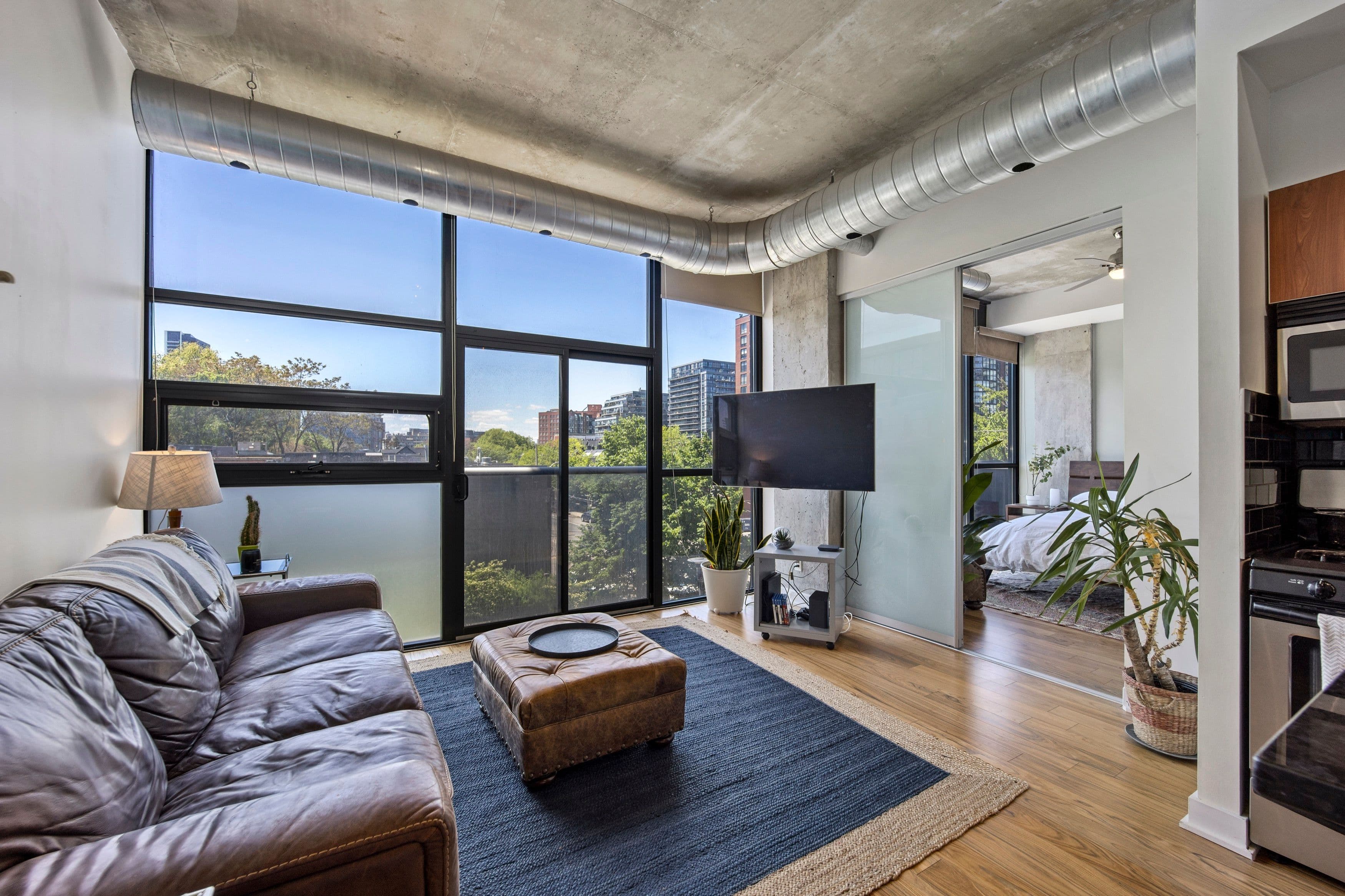 60 Bathurst Street 303, Toronto C01, ON M5V 2P4