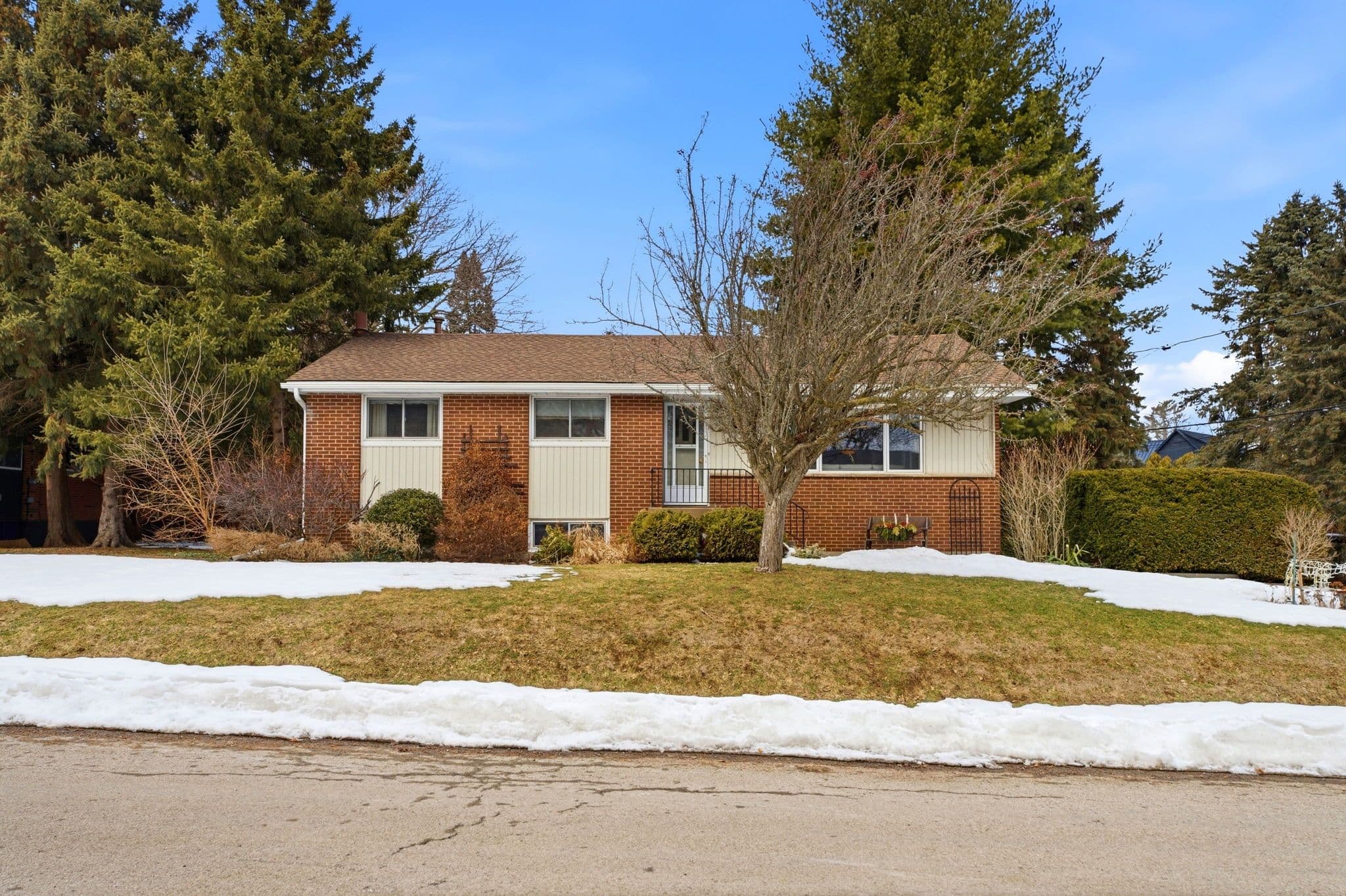 347 Clarendon Drive, Hamilton, ON L9G 2Y9