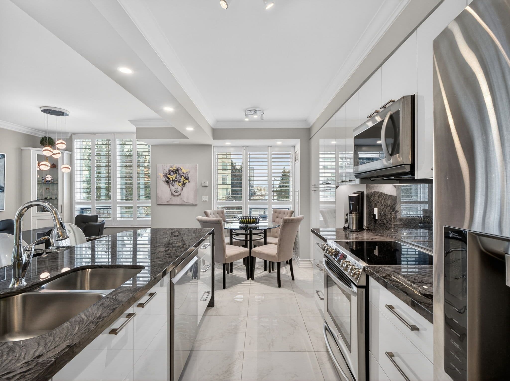 100 Promenade Circle 206, Vaughan, ON L4J 7W7