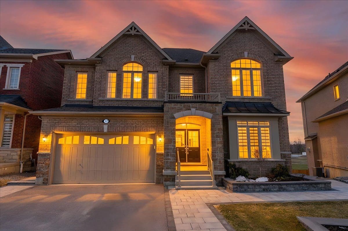 17 Sanford Circle, Springwater, ON L9X 2A8