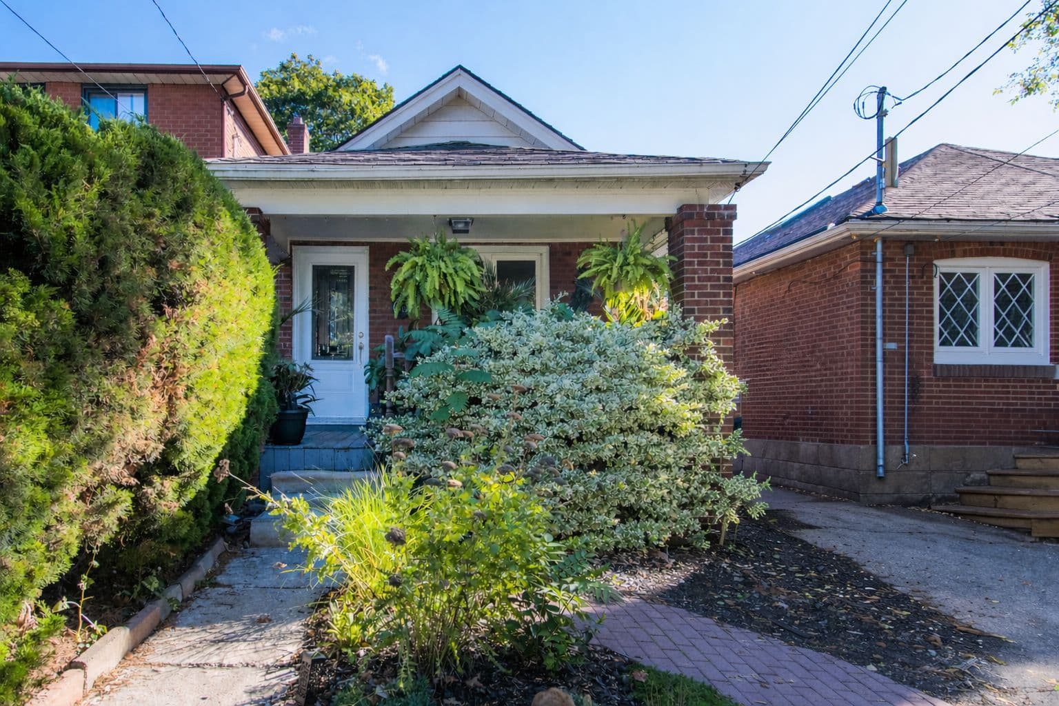 65 Queensbury Avenue, Toronto E06, ON M1N 2X8