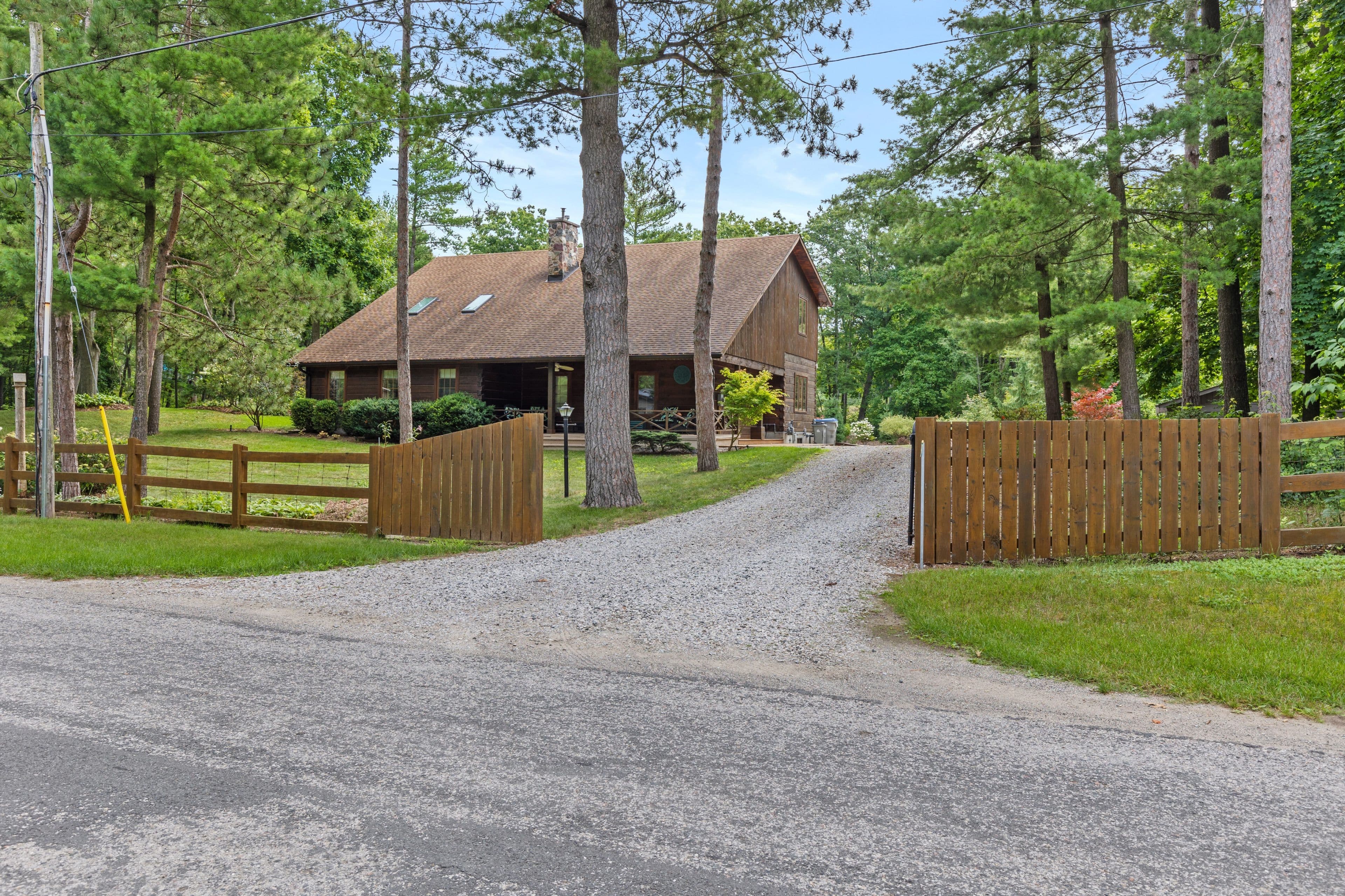 9936 ONTARIO Street, Lambton Shores, ON N0M 2L0