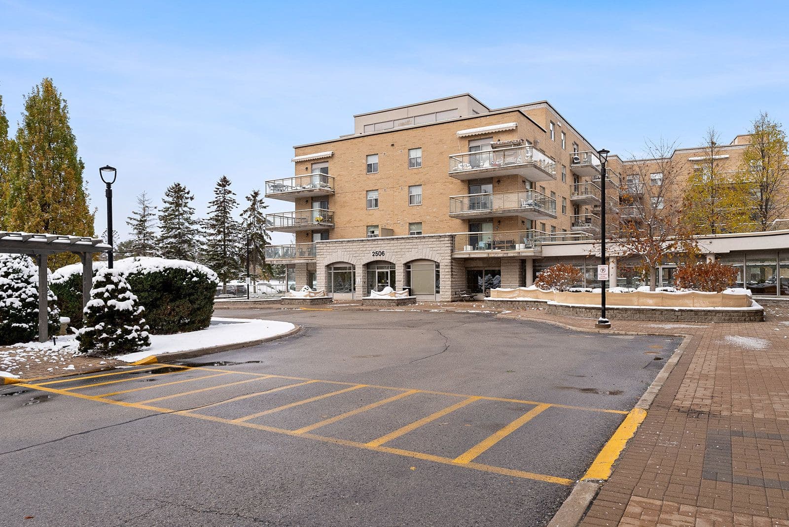 2506 Rutherford Road 210, Vaughan, ON L4K 5N4