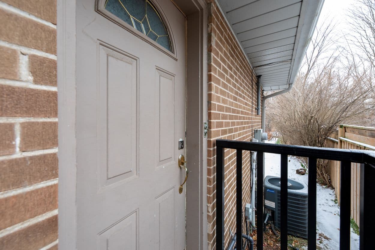 3 Minorca Place Lower 1, Toronto C13, ON M3A 2Z5