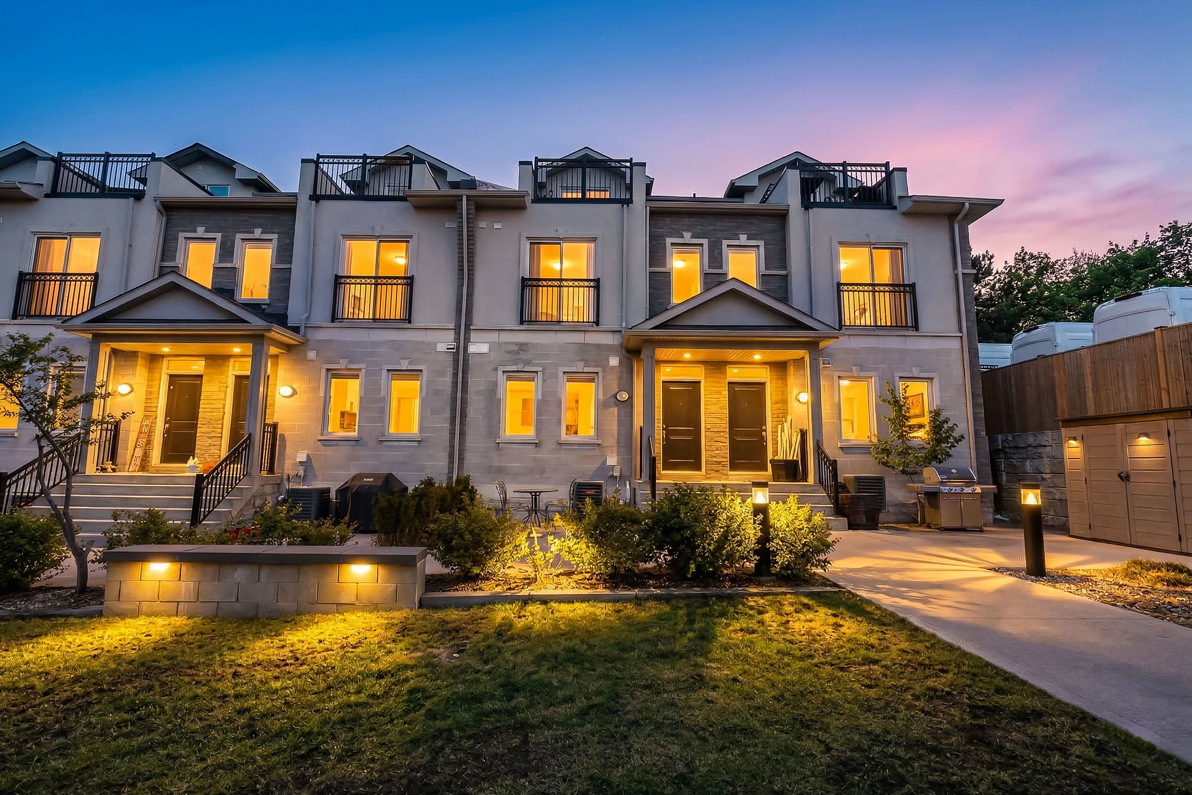 1030 dunsley Way 06, Whitby, ON L1N 0L5