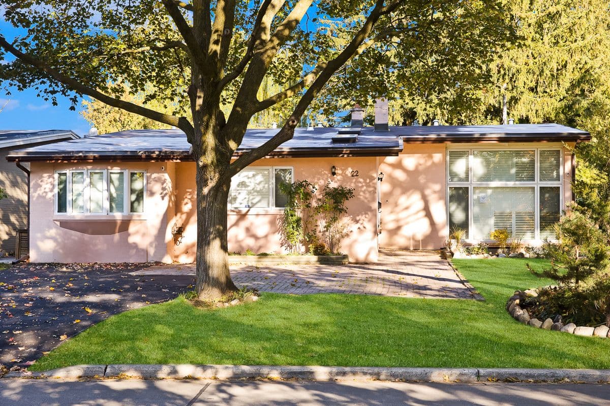 22 Greenland Road, Toronto C13, ON M3C 1N2