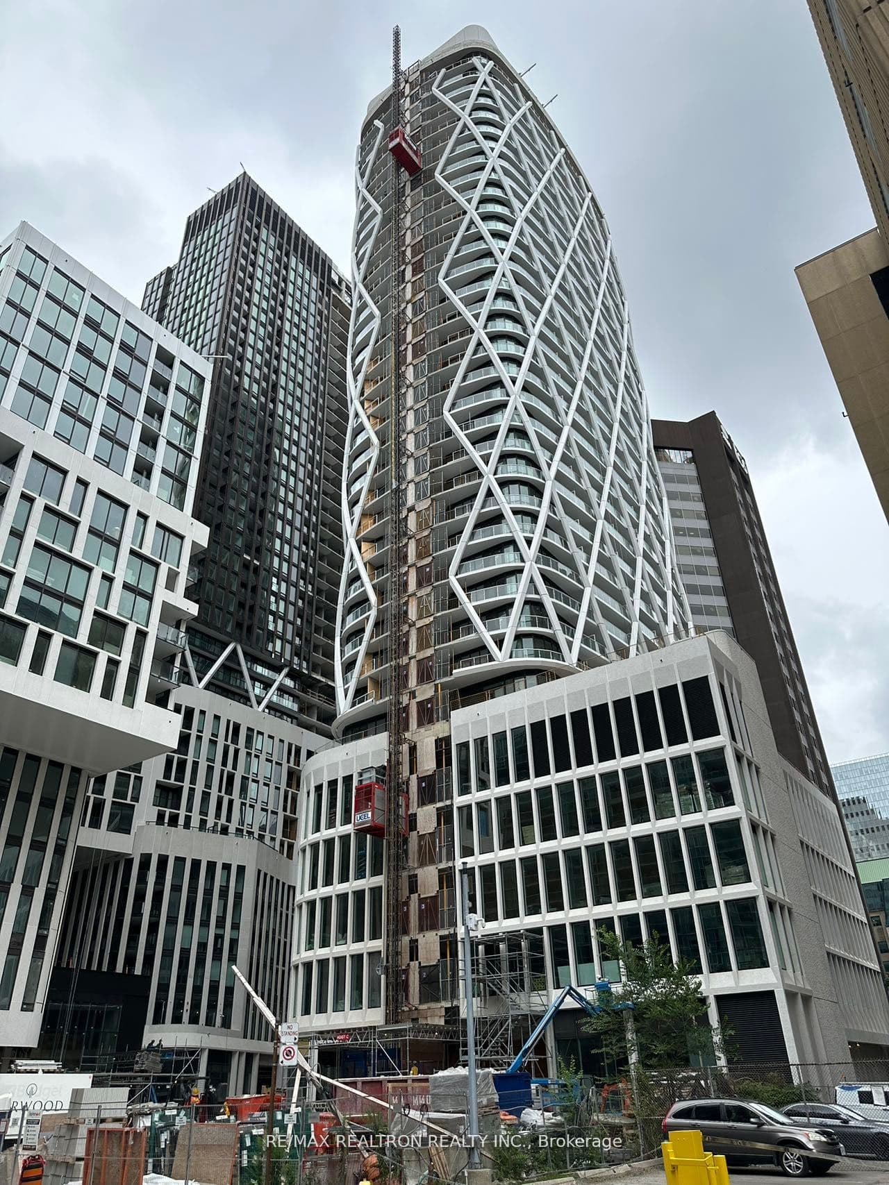 230 Simcoe Street 926, Toronto C01, ON M5T 1T4