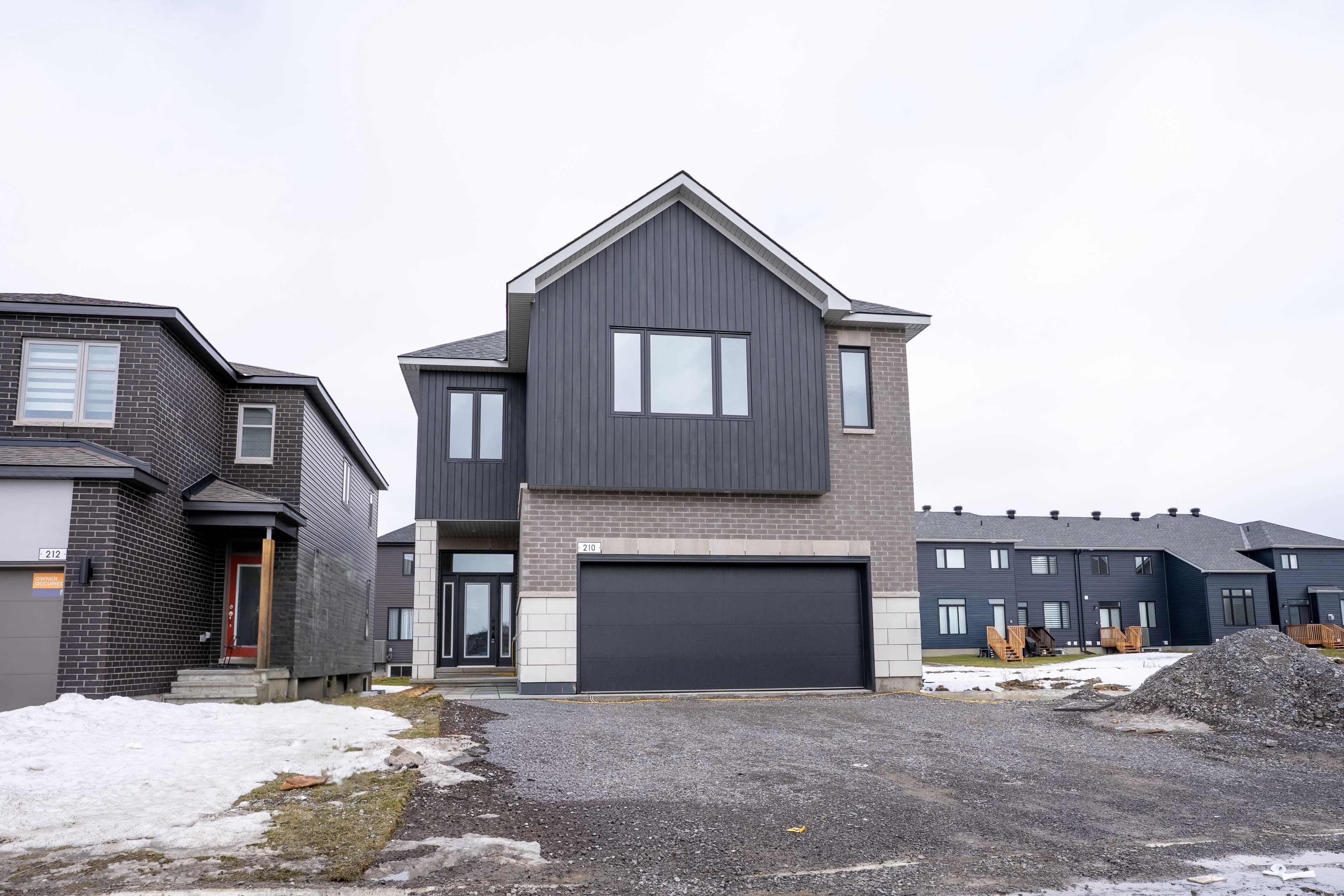 210 Ginebik Way, Blossom Park - Airport and Area, ON K1X 0H4